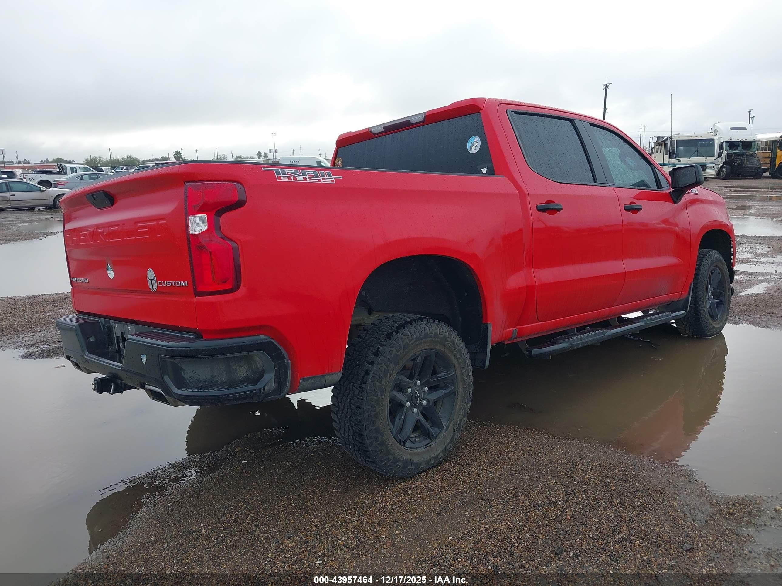 CHEVROLET SILVERADO image 4