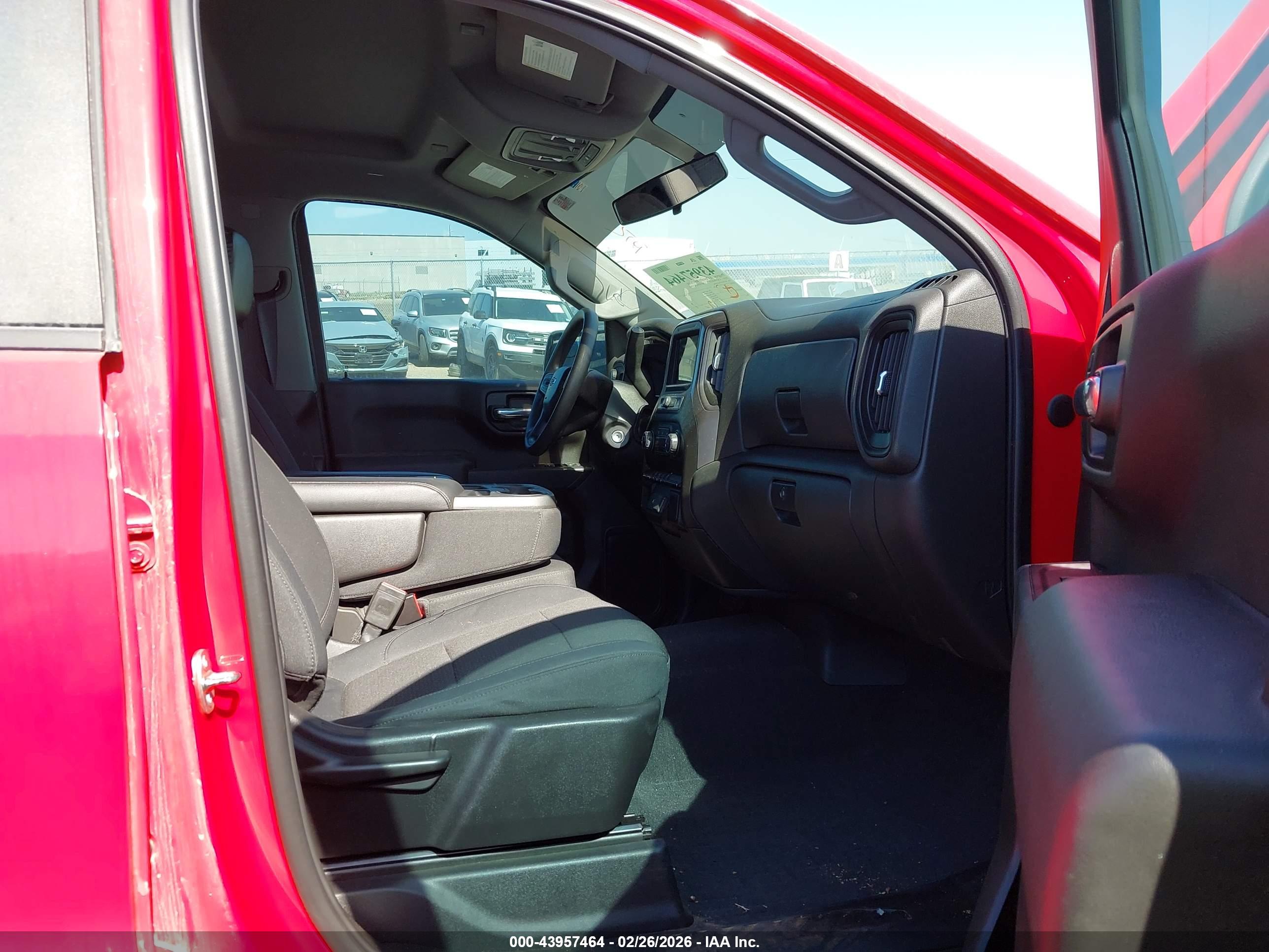 CHEVROLET SILVERADO image 5