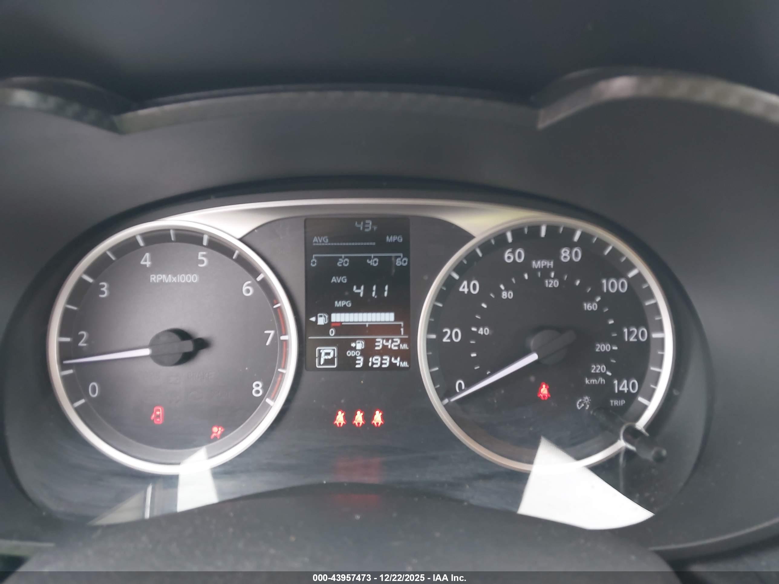 NISSAN VERSA image 7