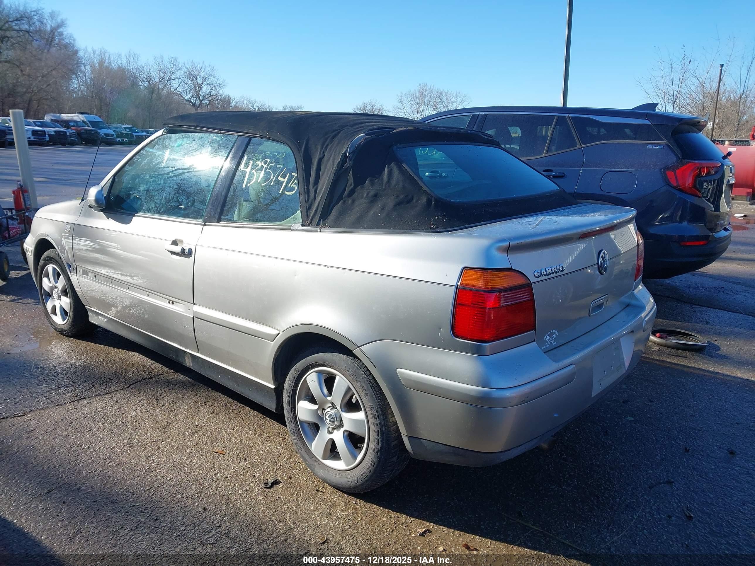 VOLKSWAGEN CABRIO image 3