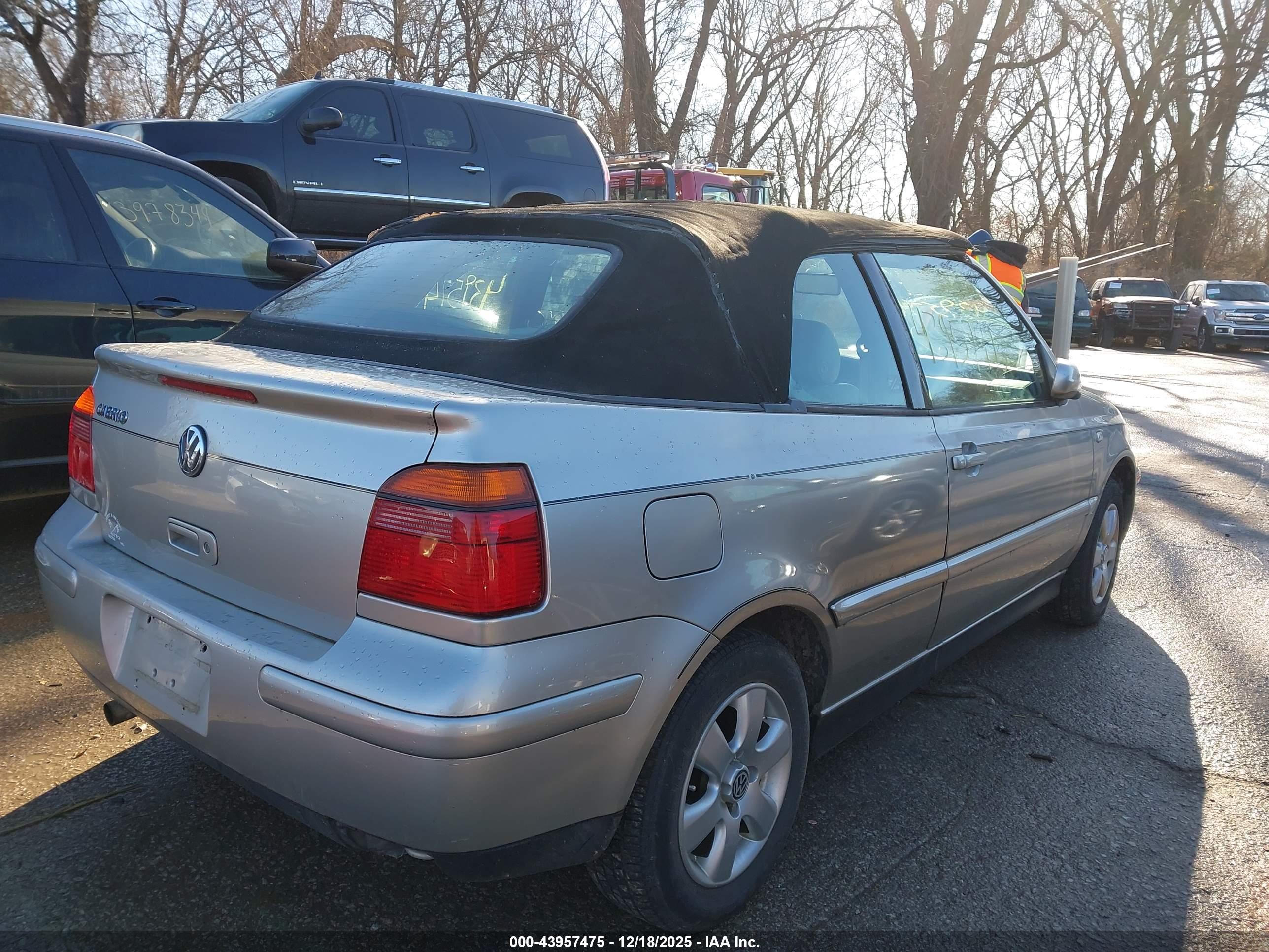 VOLKSWAGEN CABRIO image 4