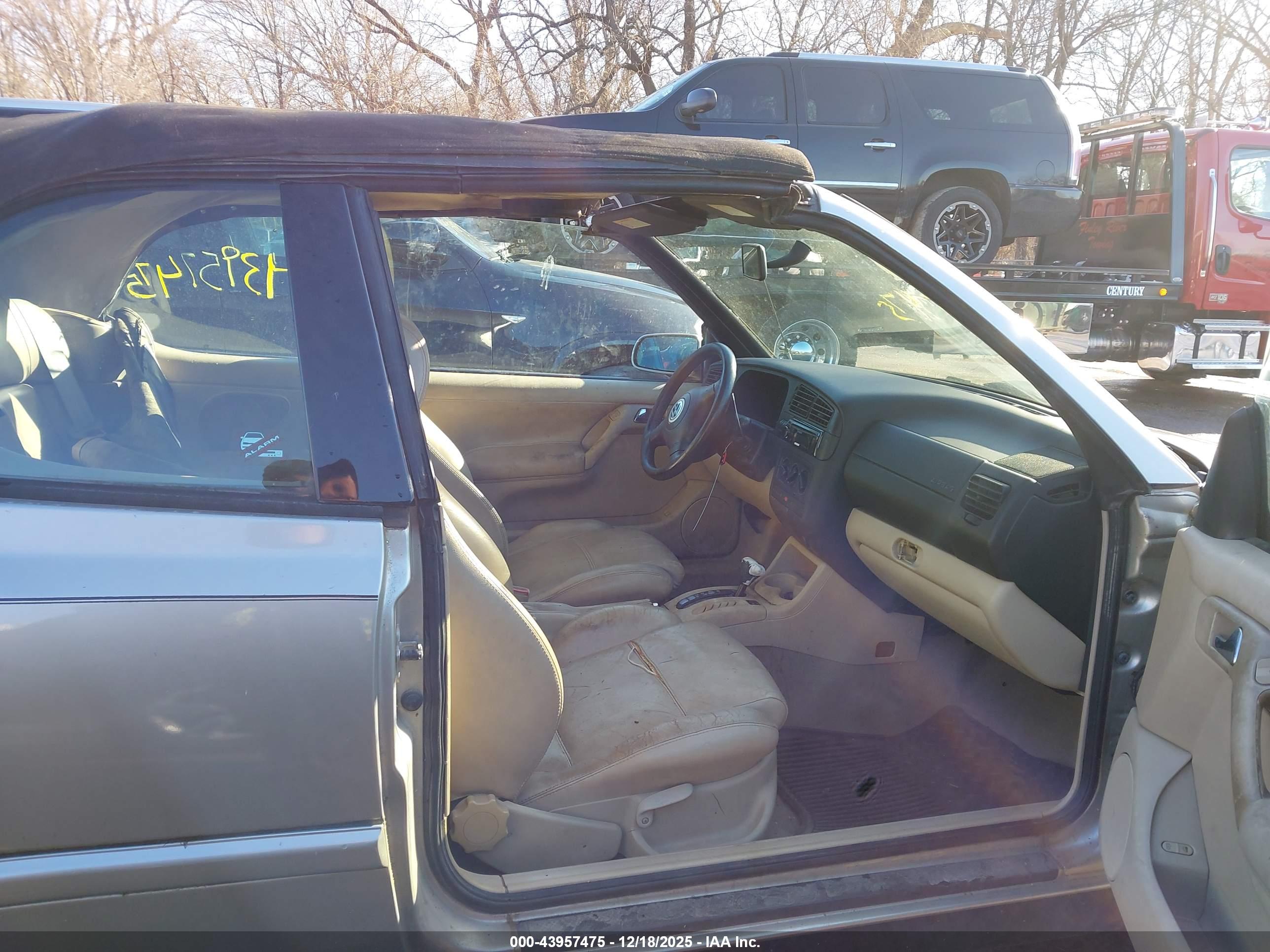 VOLKSWAGEN CABRIO image 5