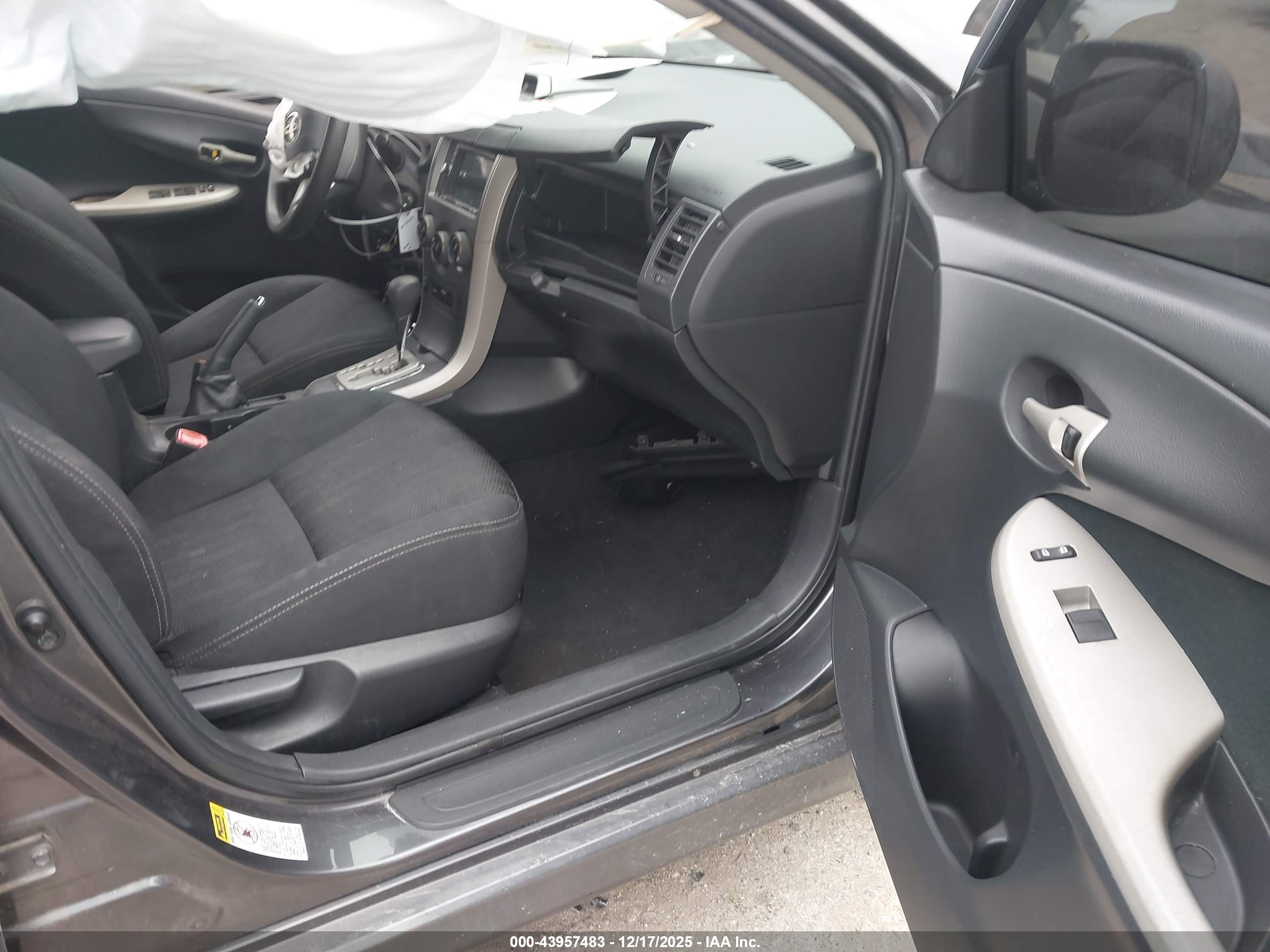 TOYOTA COROLLA image 5