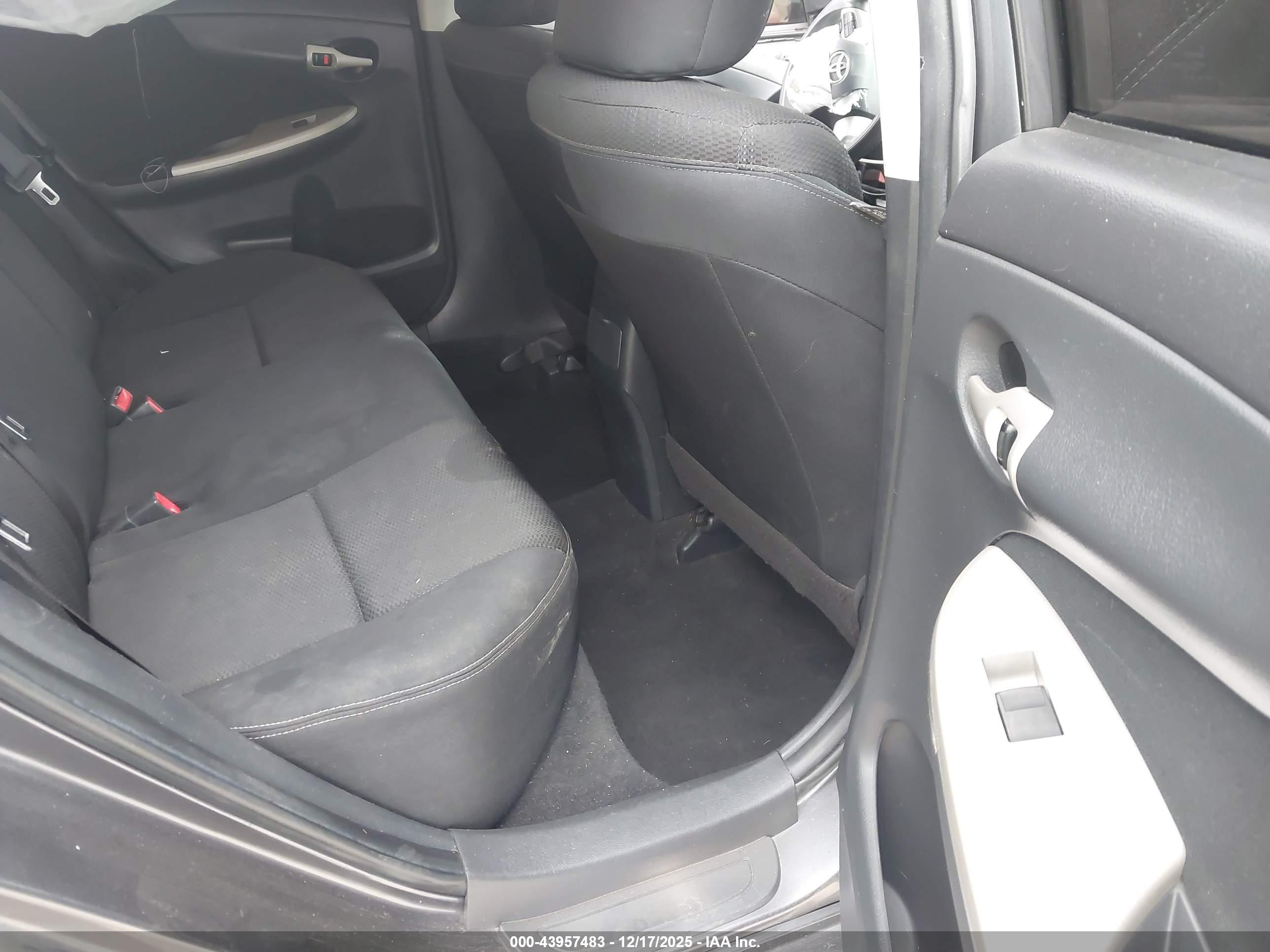 TOYOTA COROLLA image 8