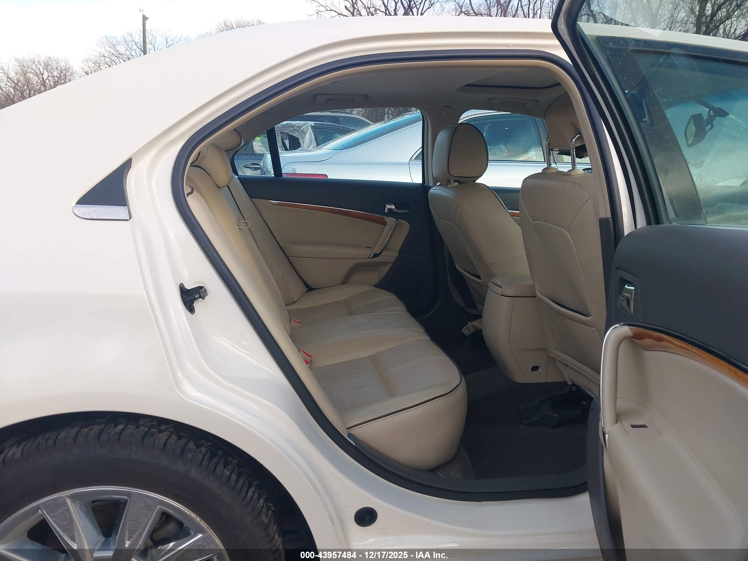 LINCOLN MKZ image 8