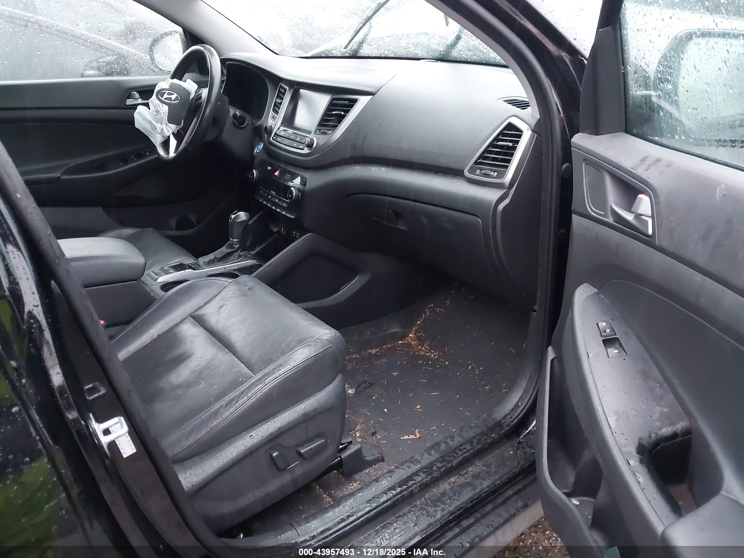 HYUNDAI TUCSON image 5