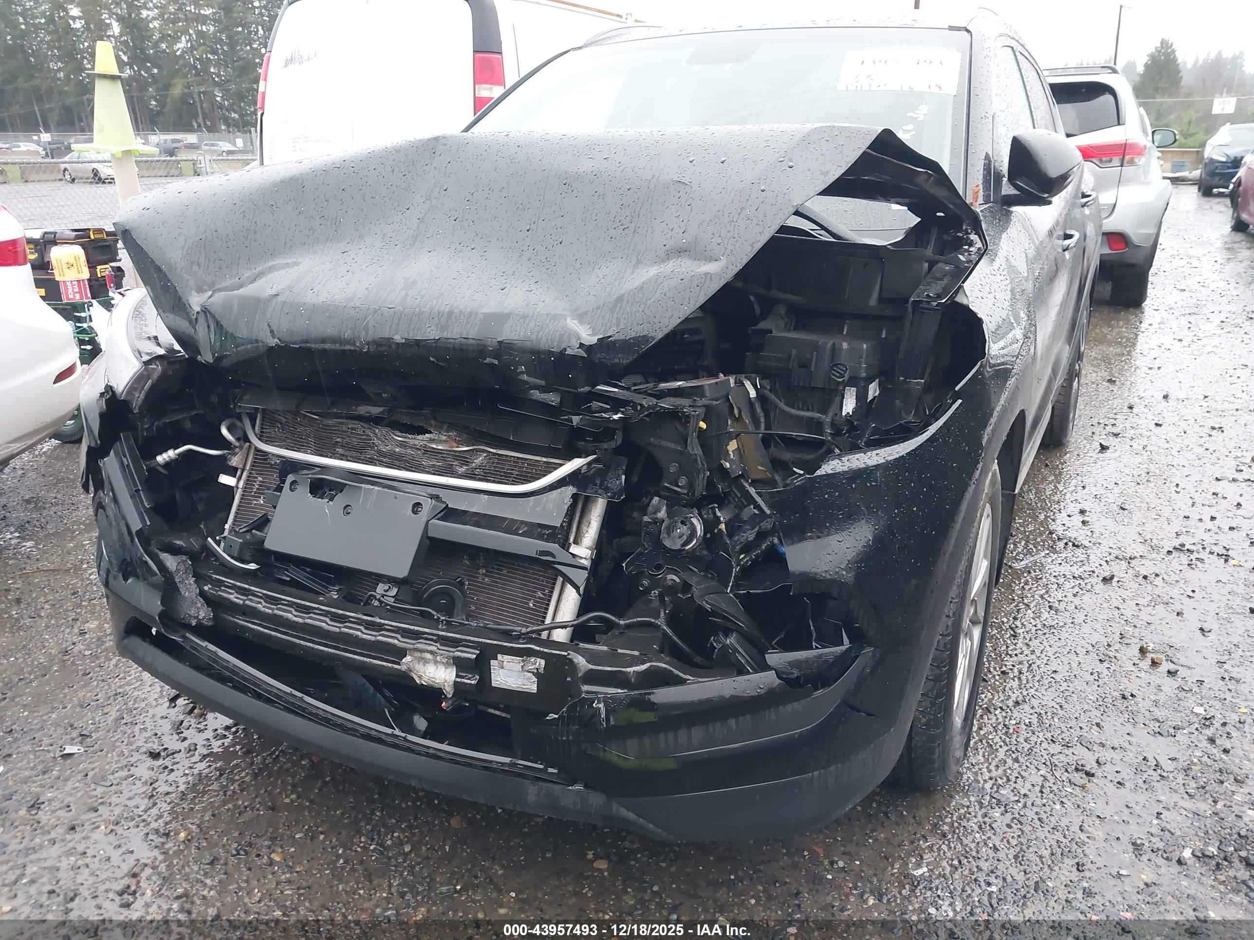 HYUNDAI TUCSON image 6