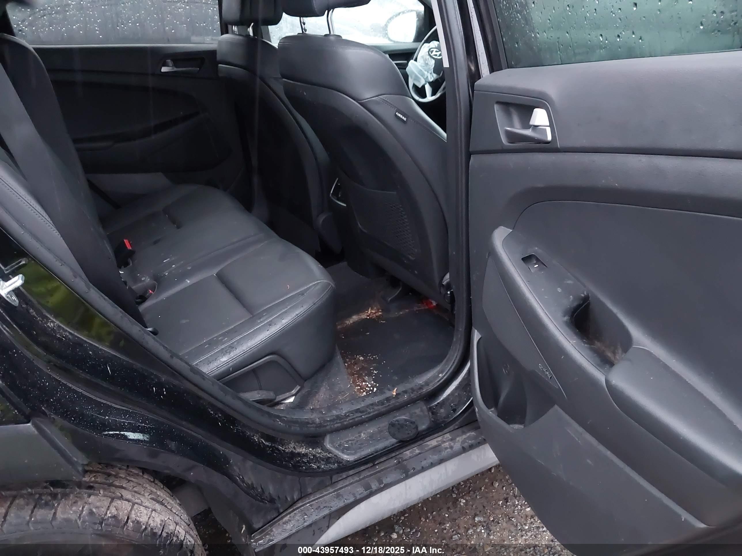HYUNDAI TUCSON image 8