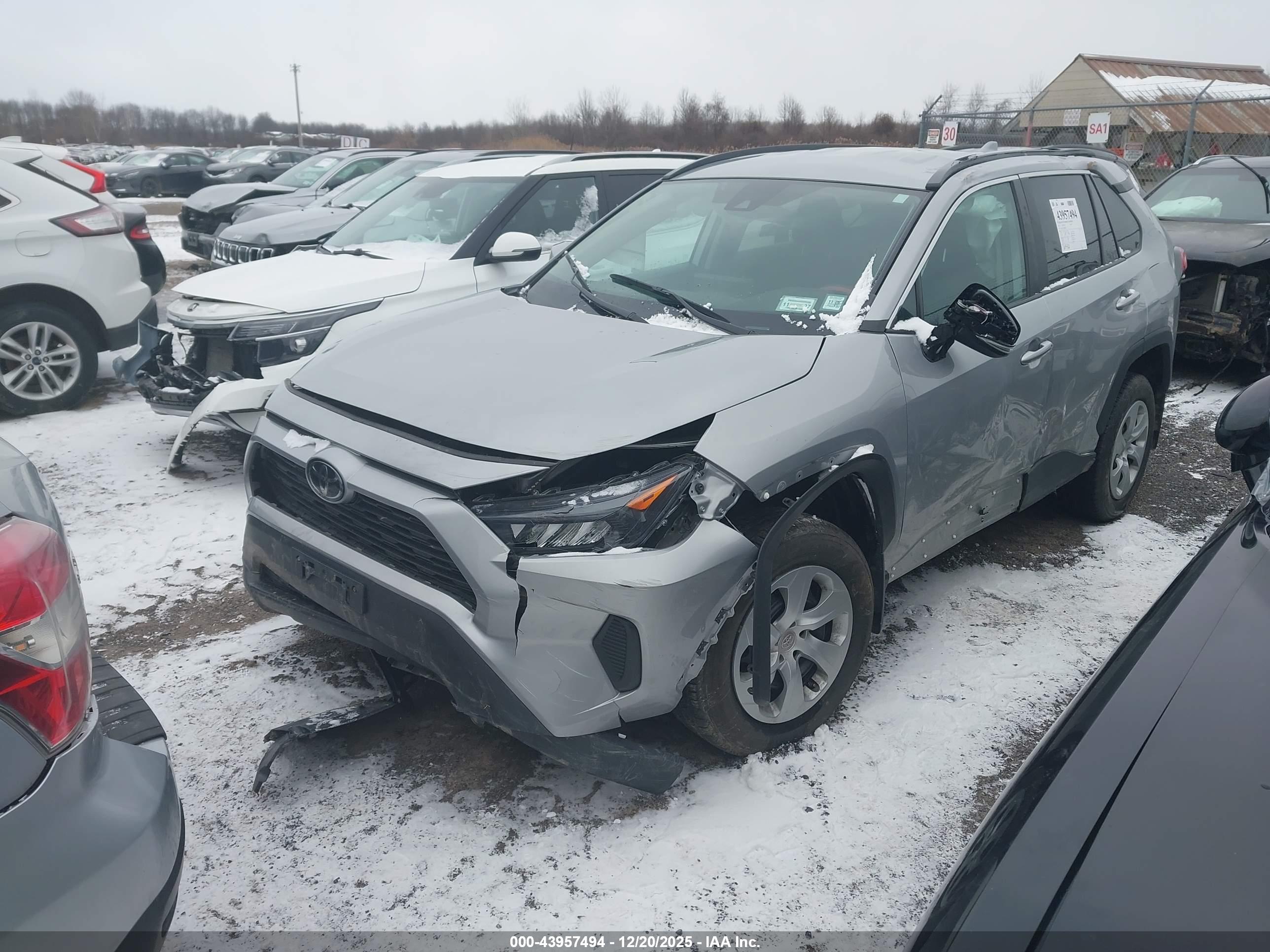 TOYOTA RAV4 image 2