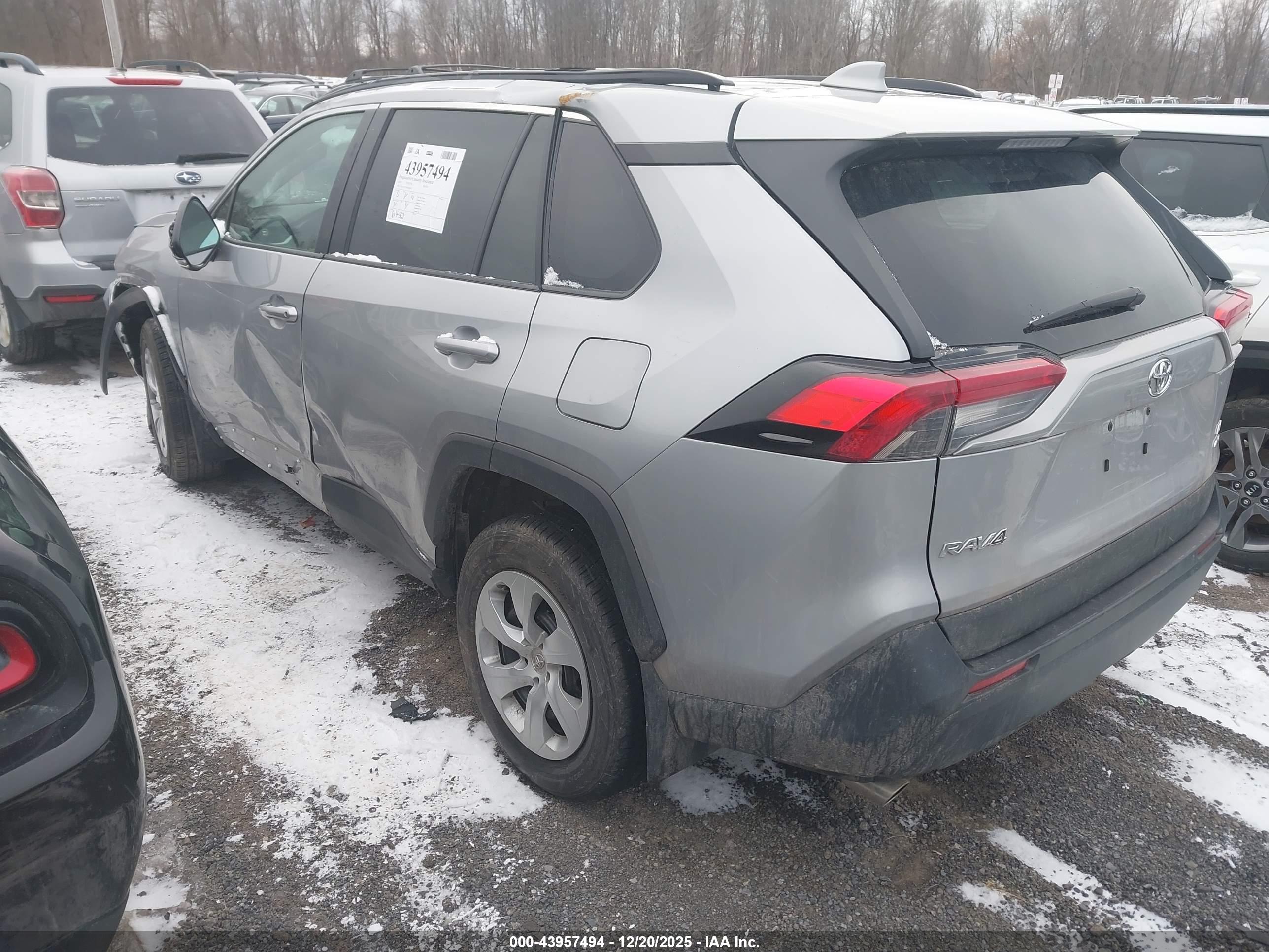 TOYOTA RAV4 image 3