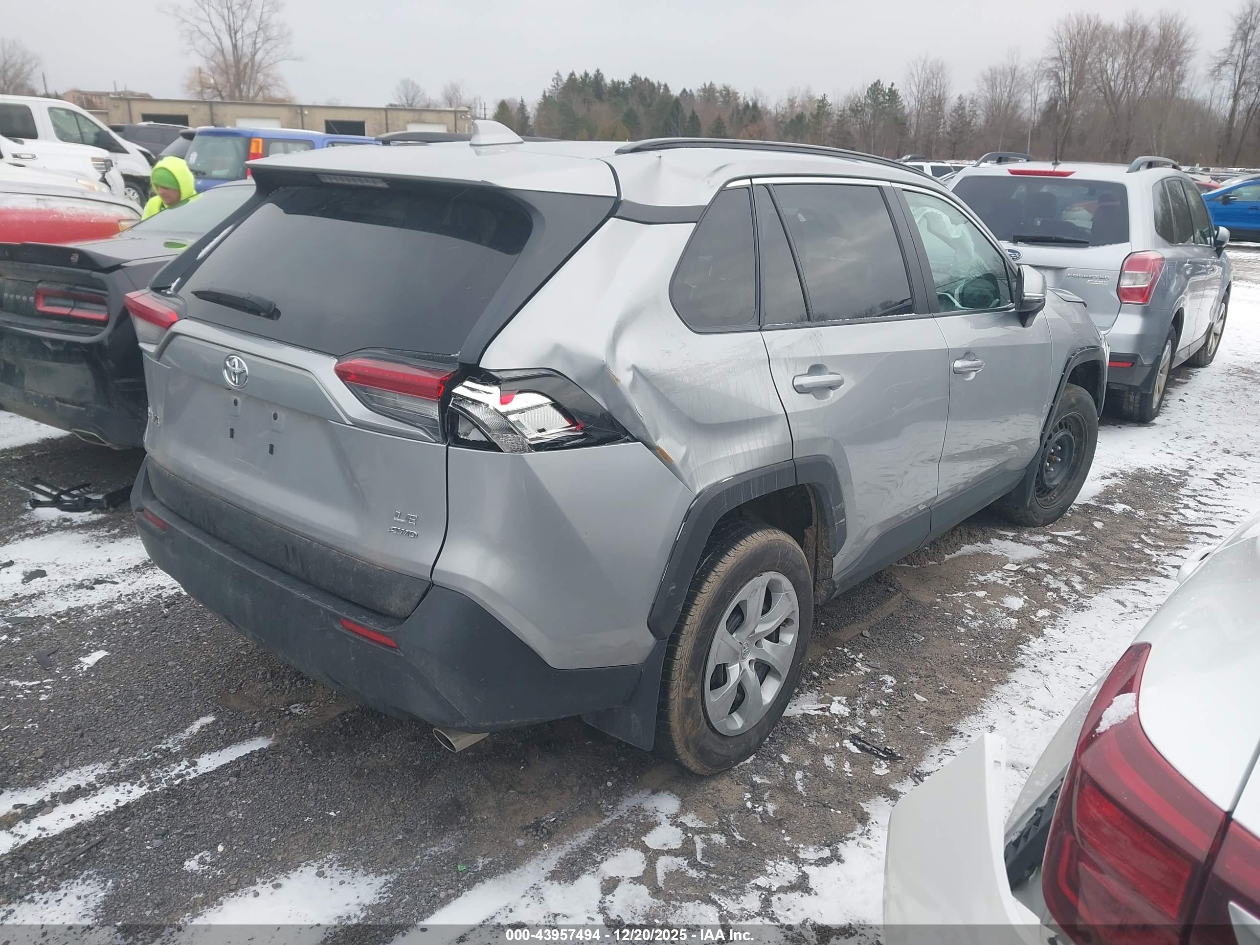 TOYOTA RAV4 image 4