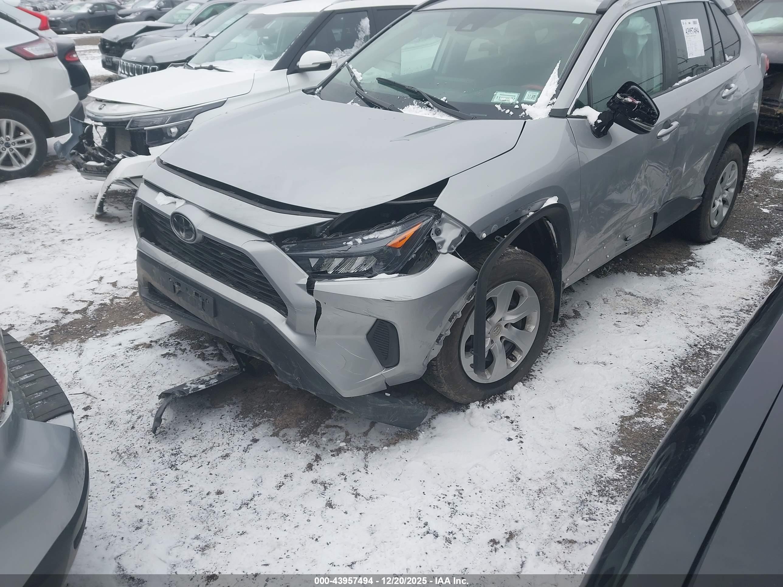 TOYOTA RAV4 image 6