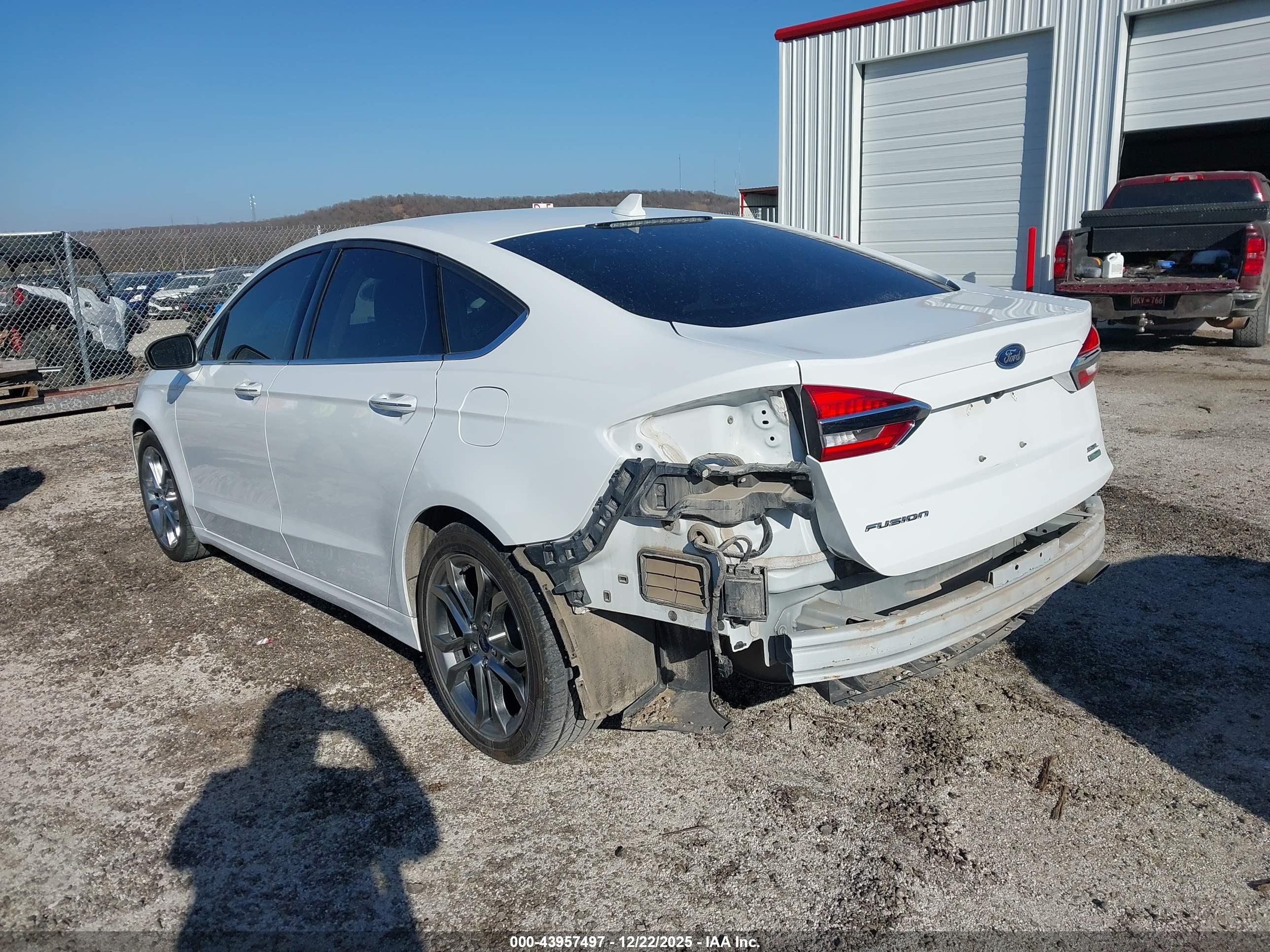FORD FUSION image 3