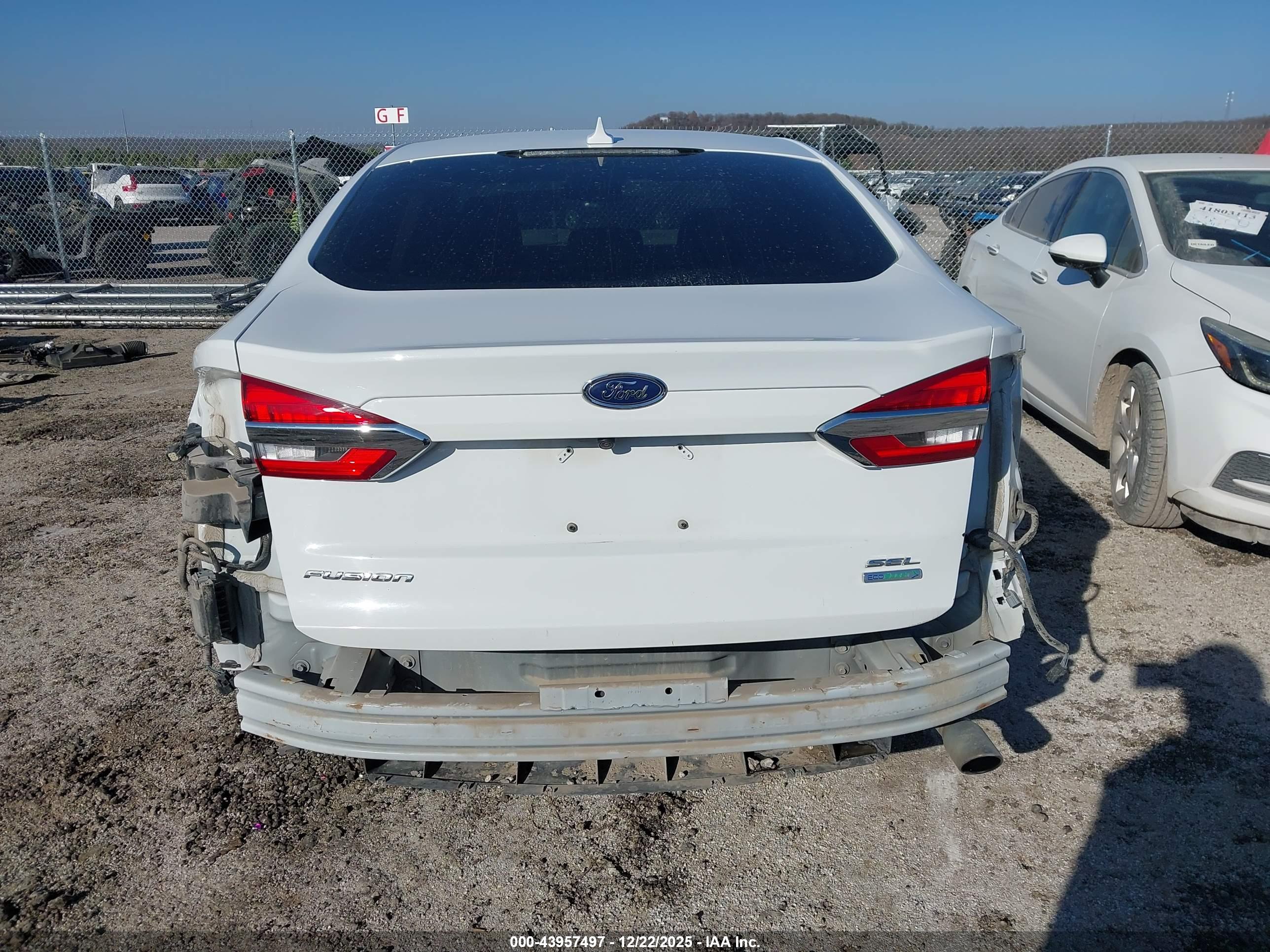 FORD FUSION image 6
