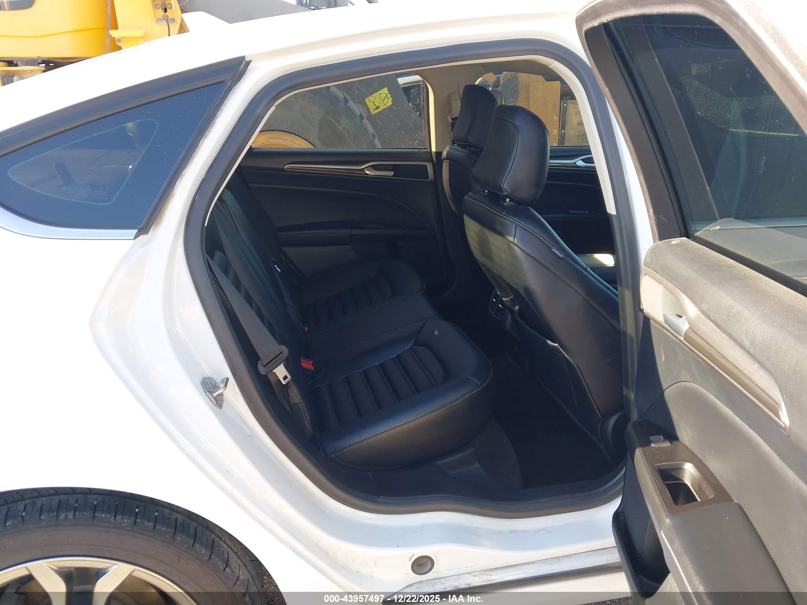 FORD FUSION image 8