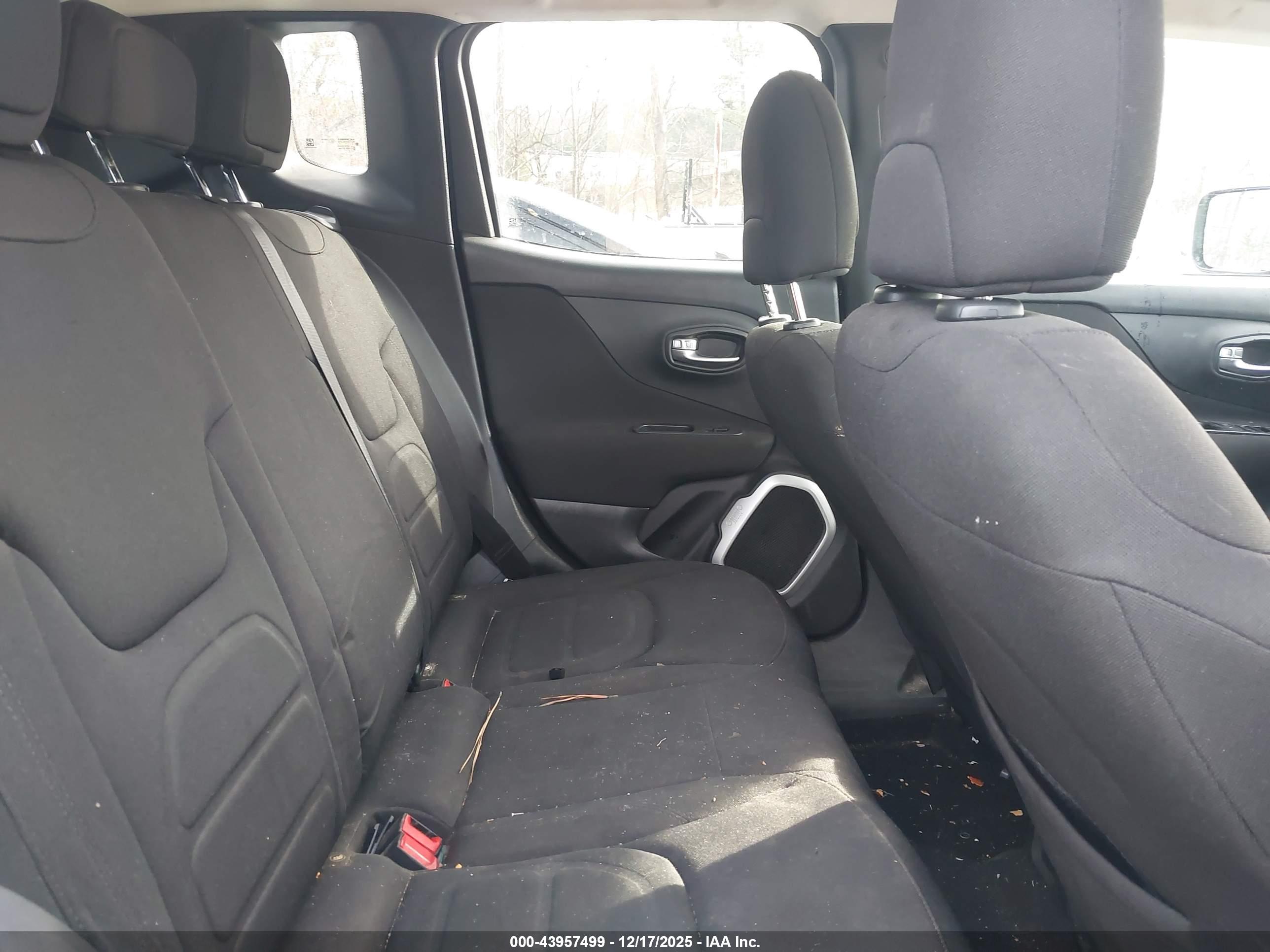 JEEP RENEGADE image 8