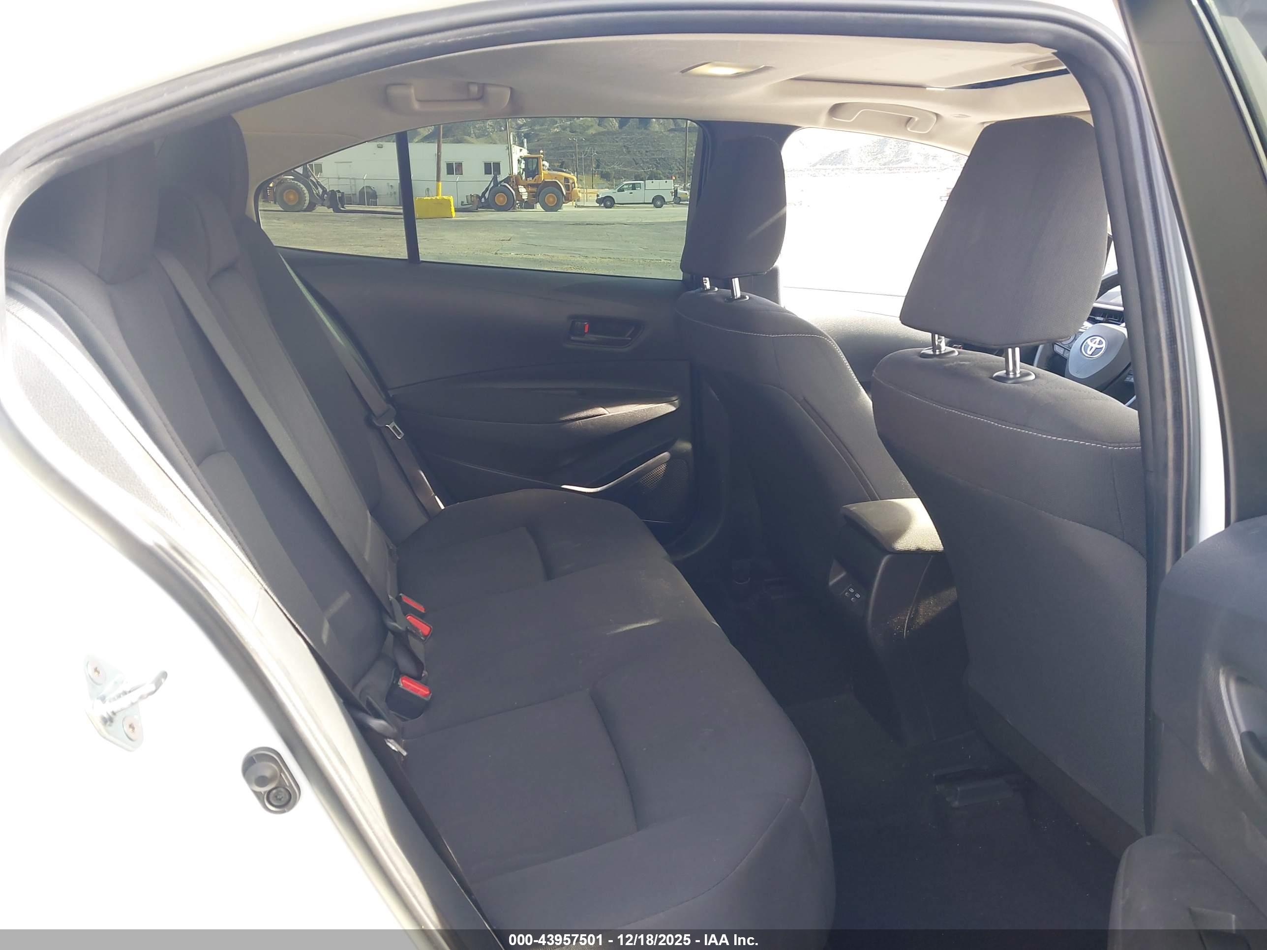 TOYOTA COROLLA image 8