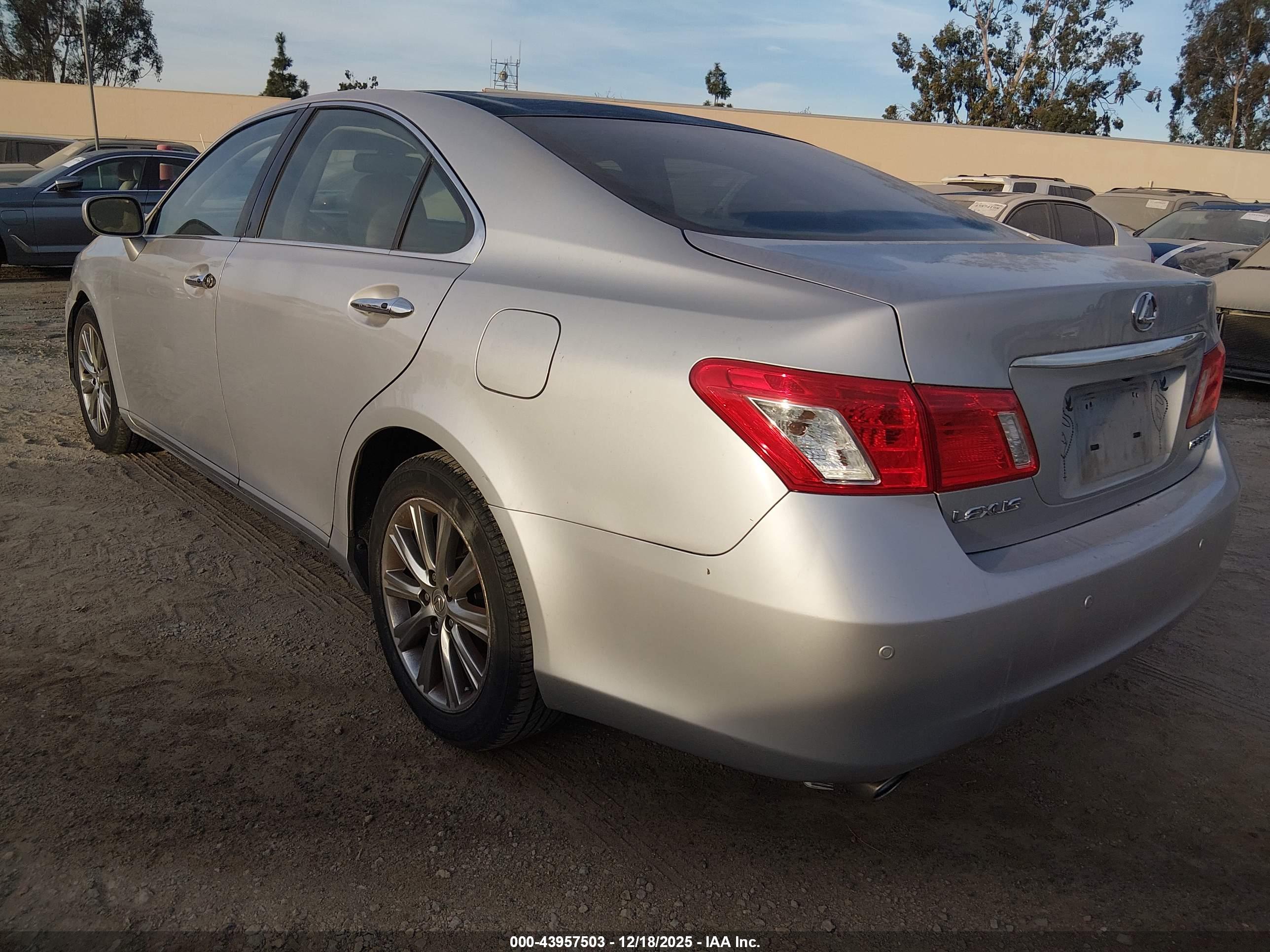 LEXUS ES image 3