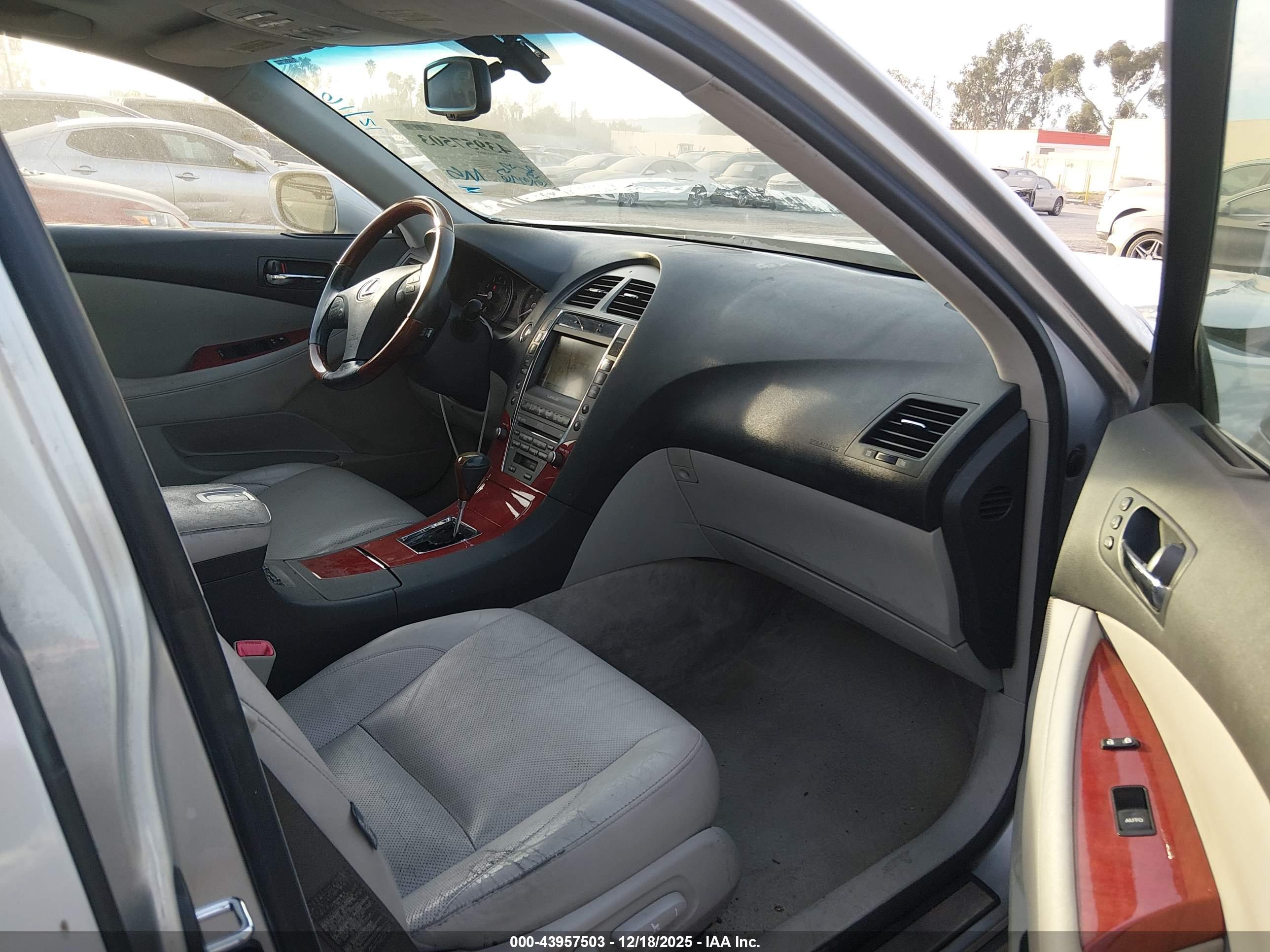 LEXUS ES image 5