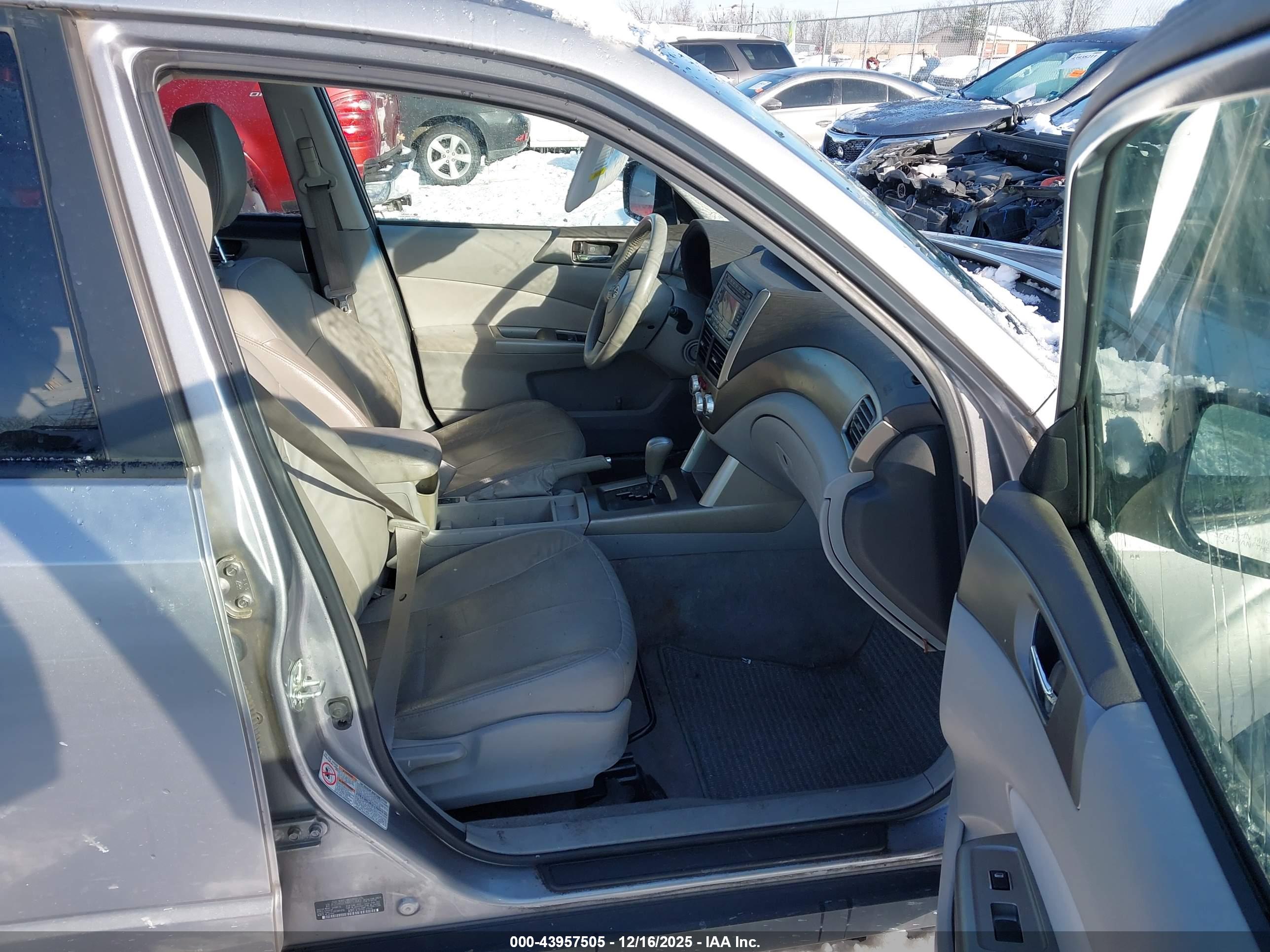 SUBARU FORESTER image 5