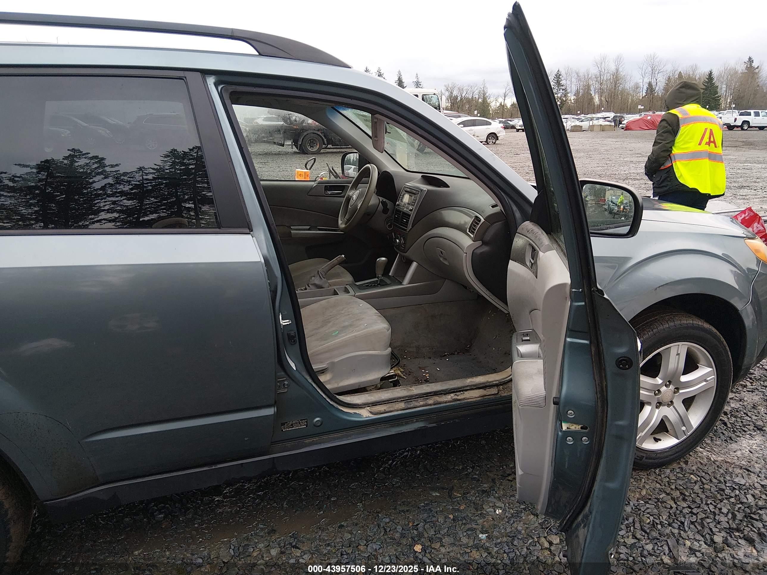 SUBARU FORESTER image 5