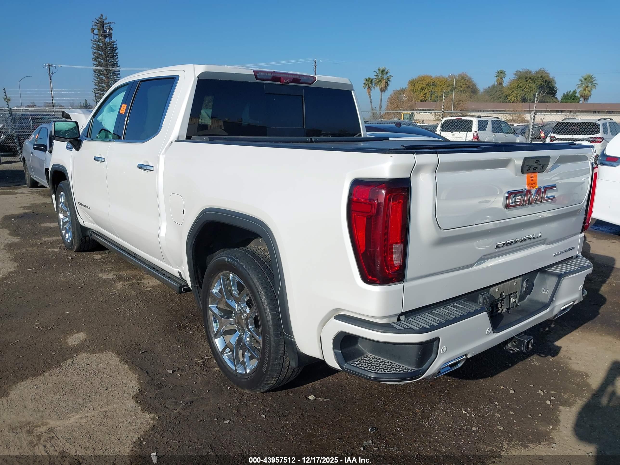 GMC SIERRA image 3