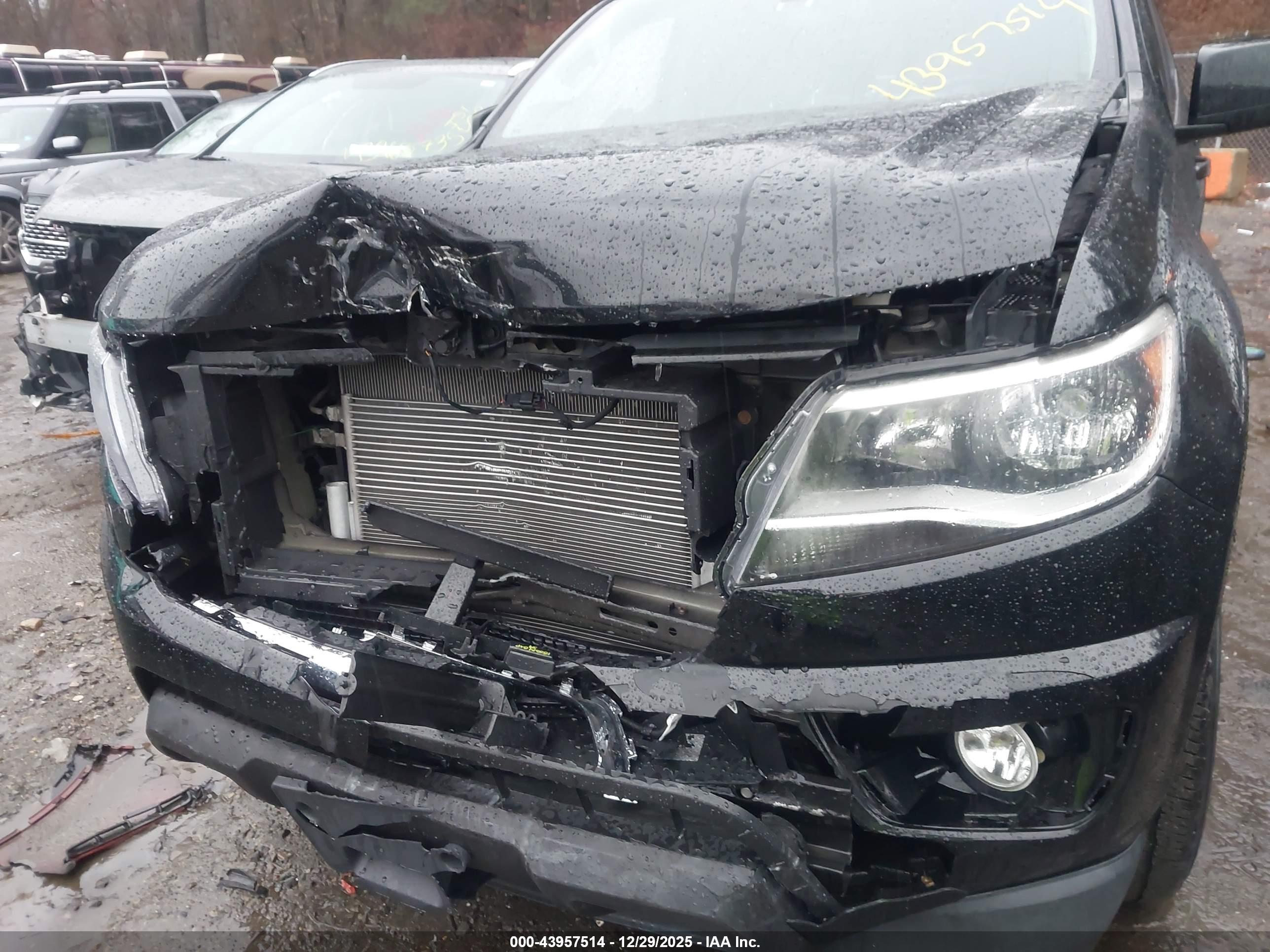 CHEVROLET COLORADO image 6