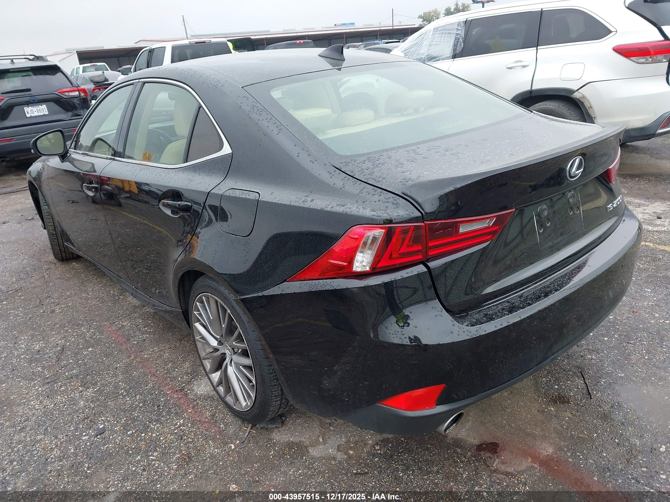 LEXUS IS image 3