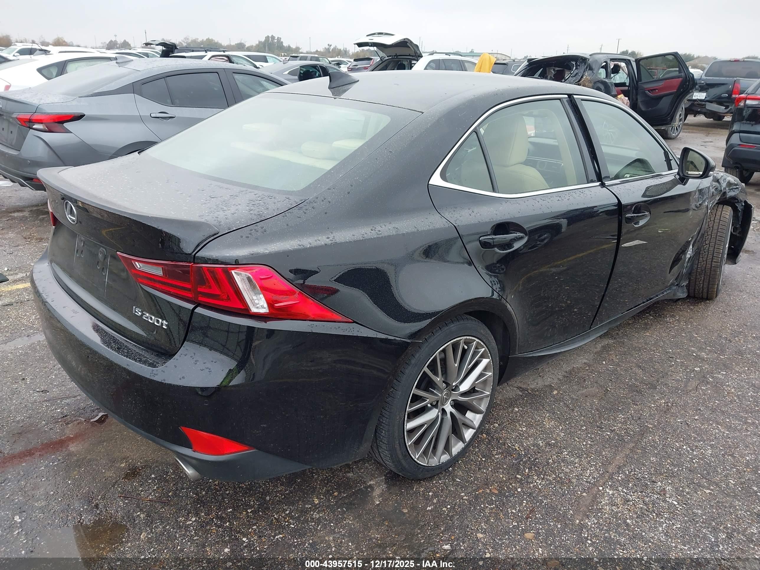 LEXUS IS image 4