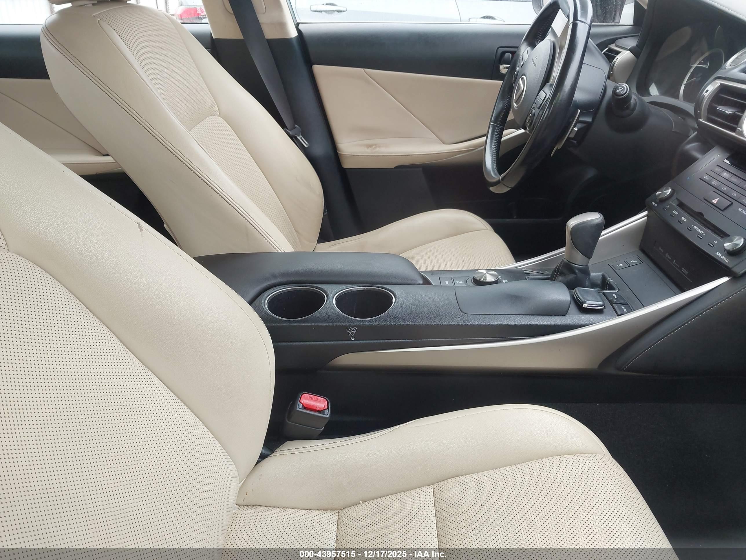 LEXUS IS image 5