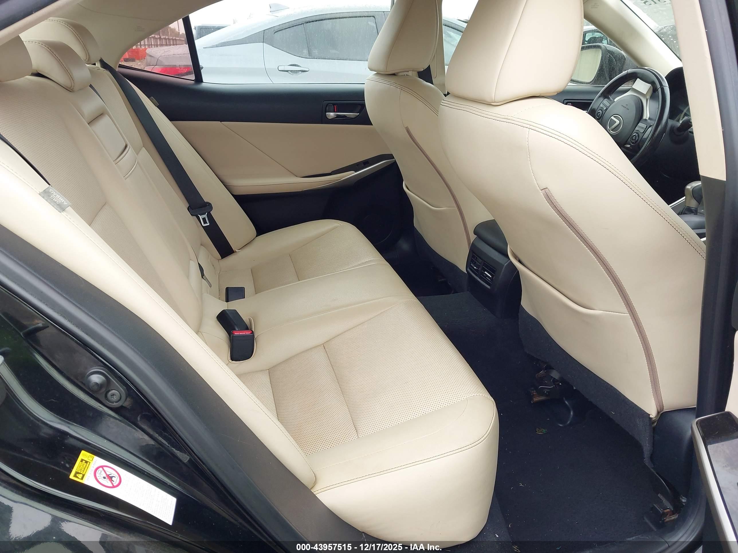 LEXUS IS image 8