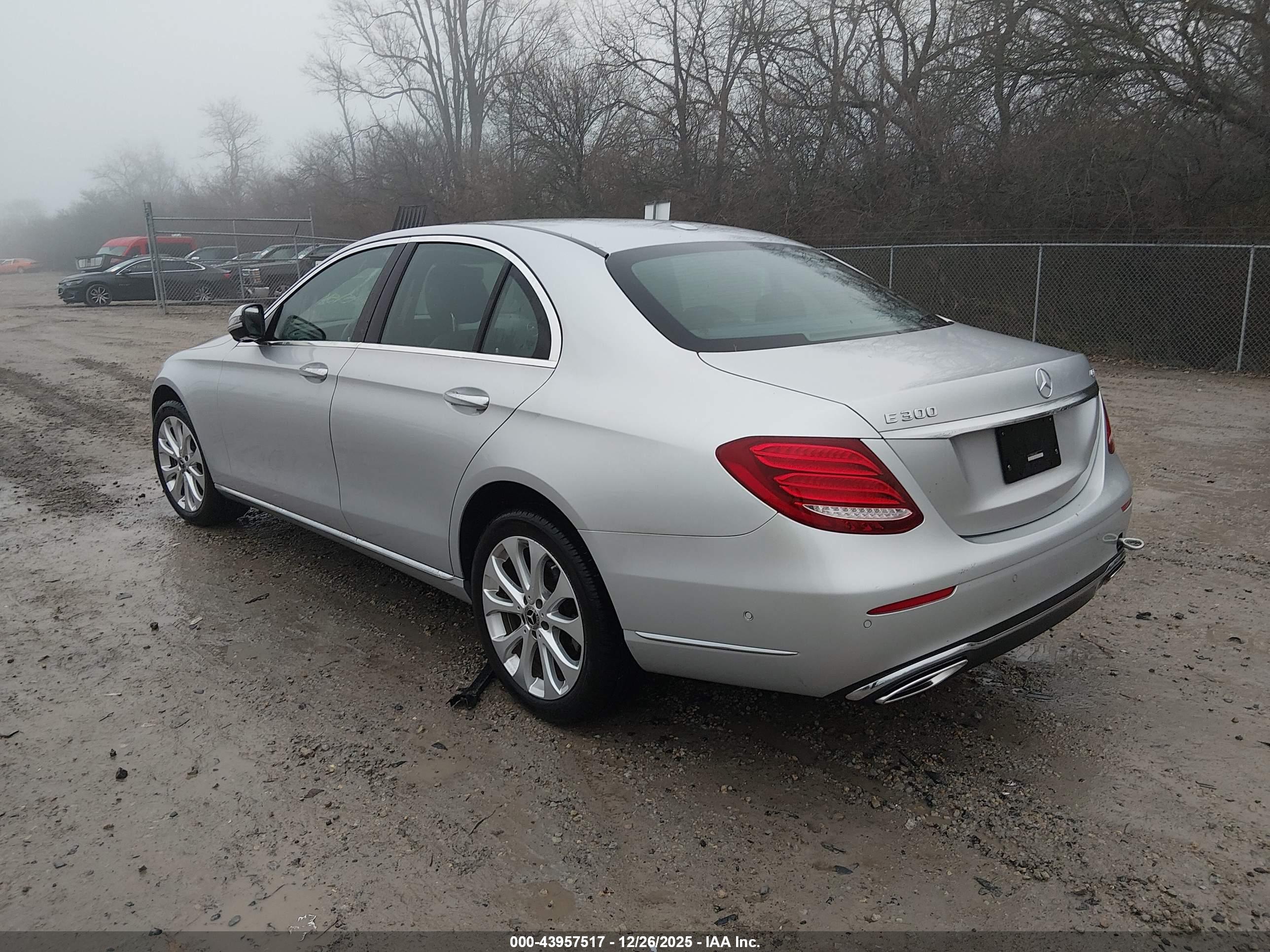 MERCEDES-BENZ E image 3