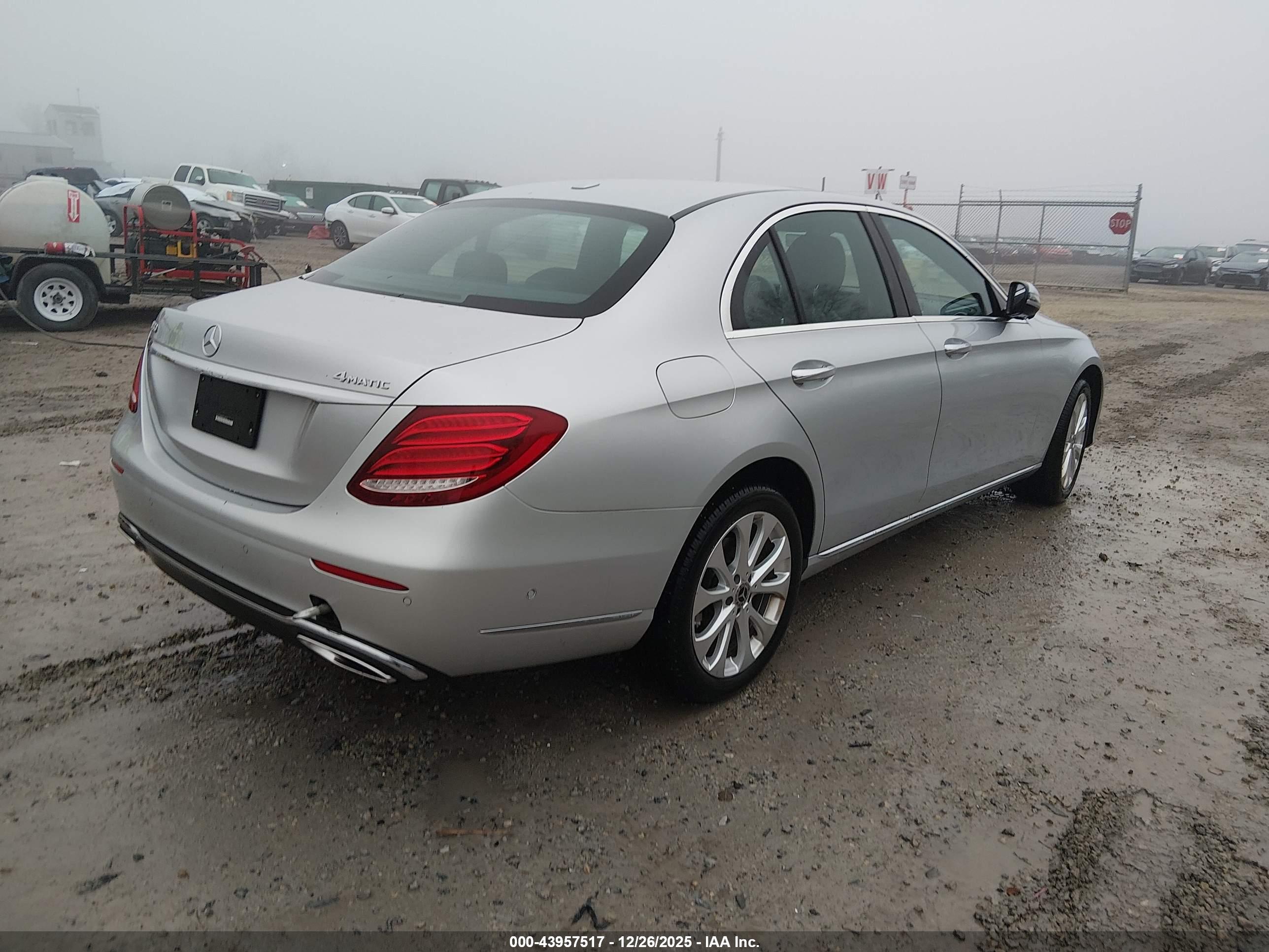 MERCEDES-BENZ E image 4