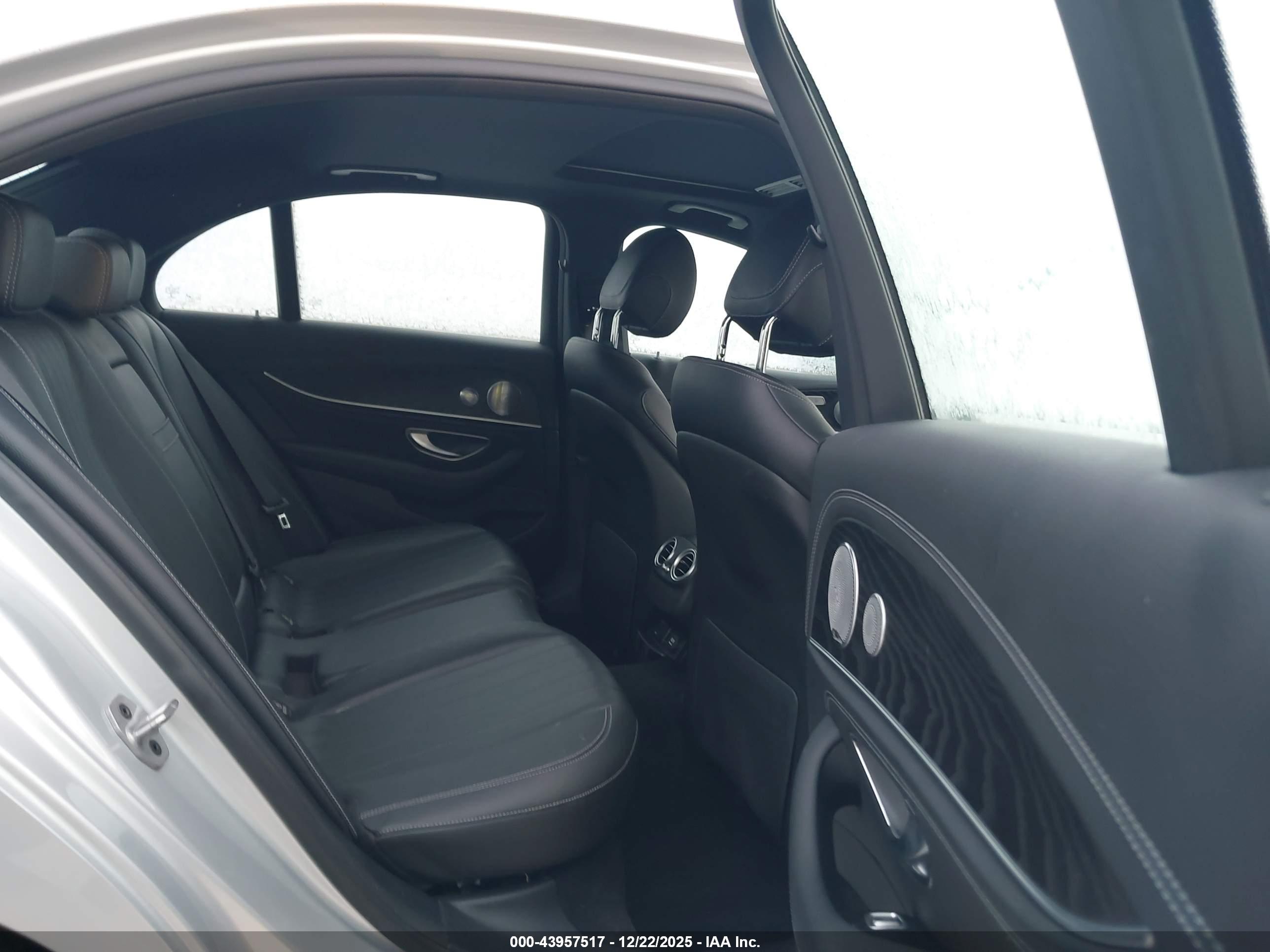MERCEDES-BENZ E image 8