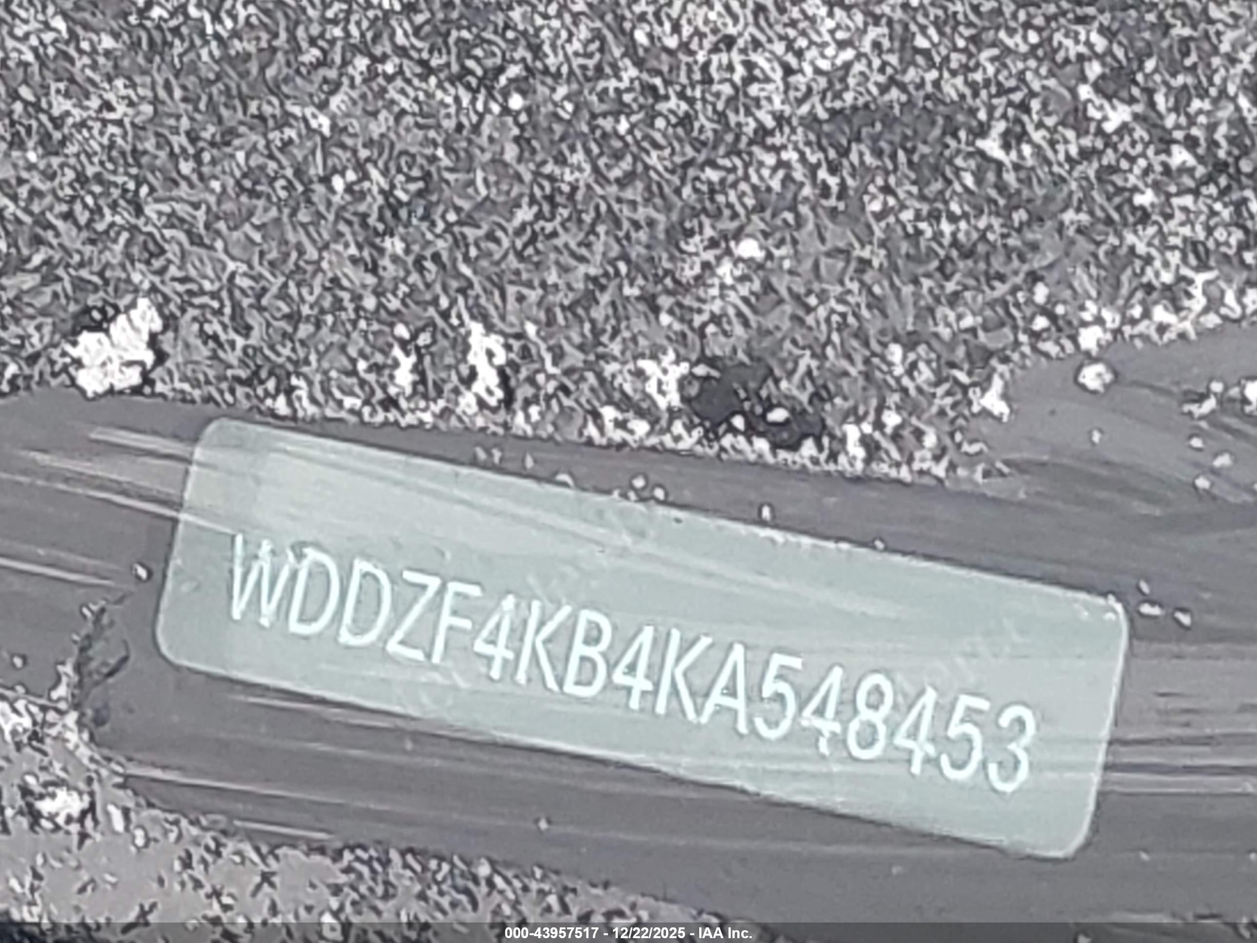 MERCEDES-BENZ E image 9