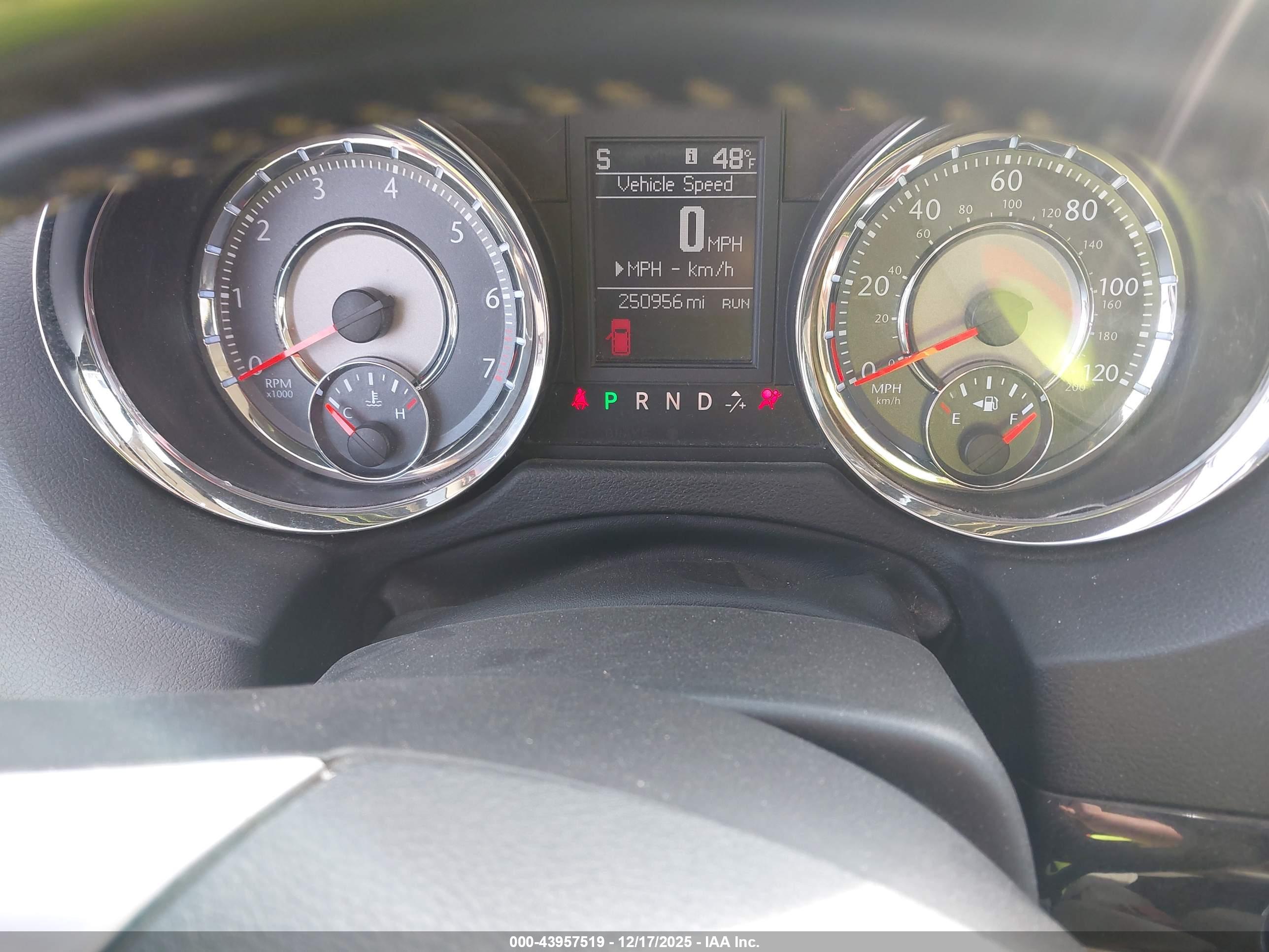 CHRYSLER TOWN image 7