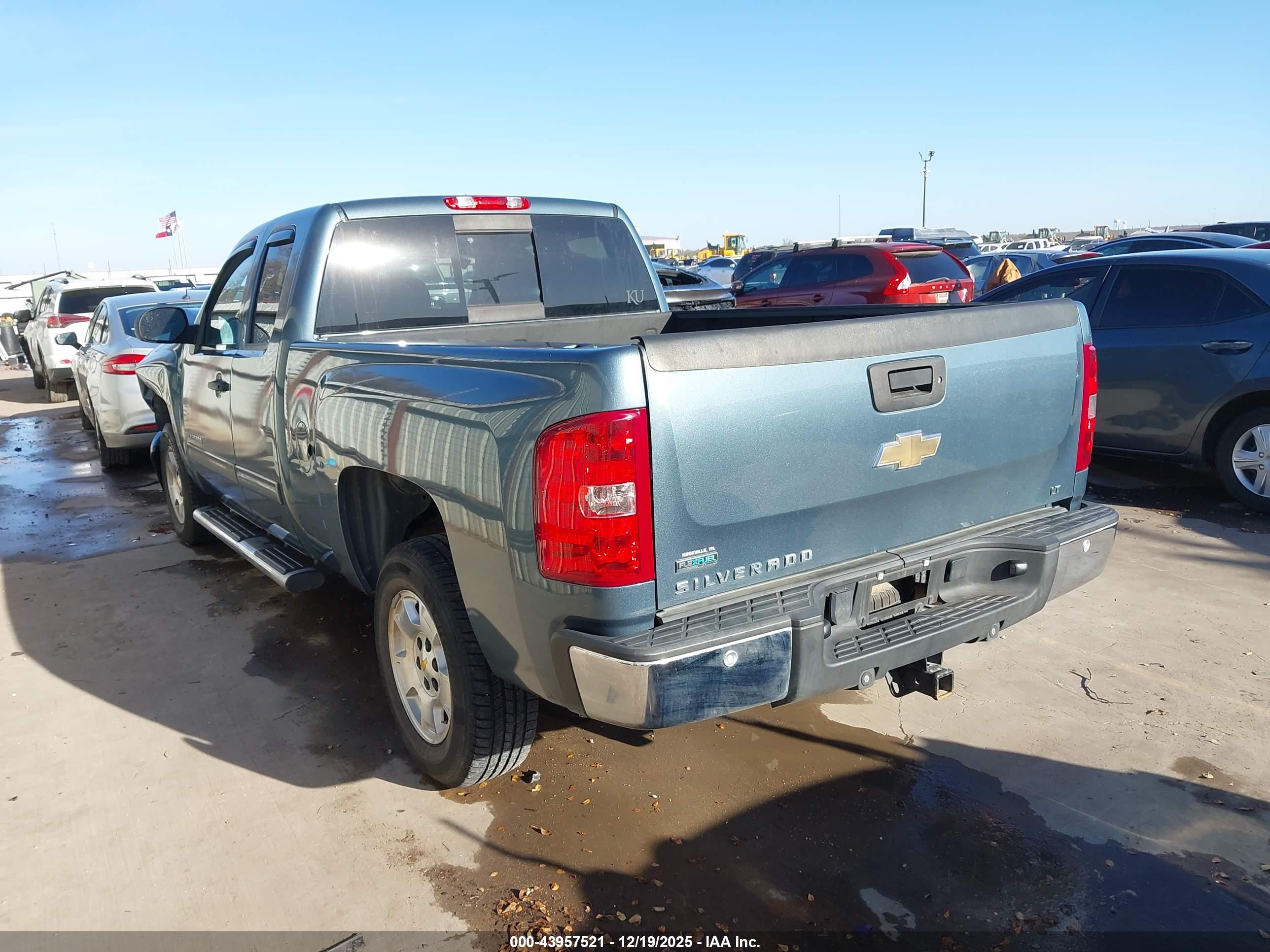 CHEVROLET SILVERADO image 3