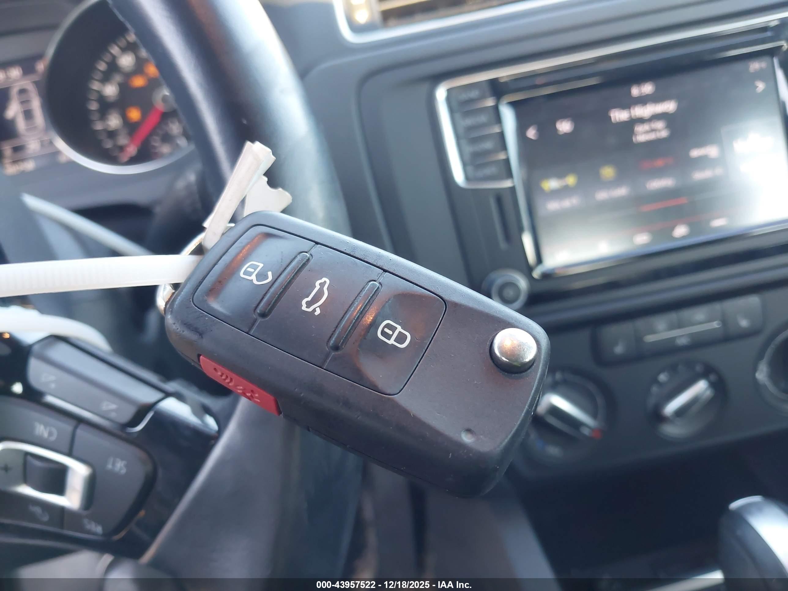 VOLKSWAGEN JETTA image 11