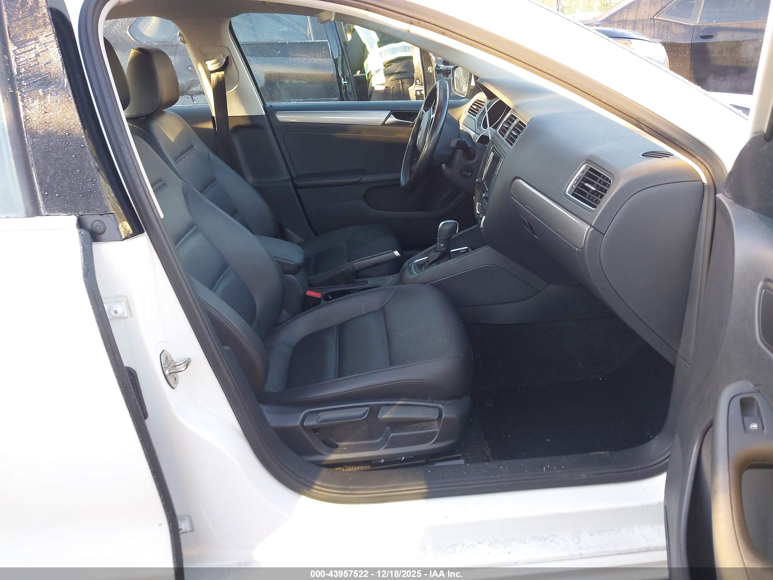 VOLKSWAGEN JETTA image 5