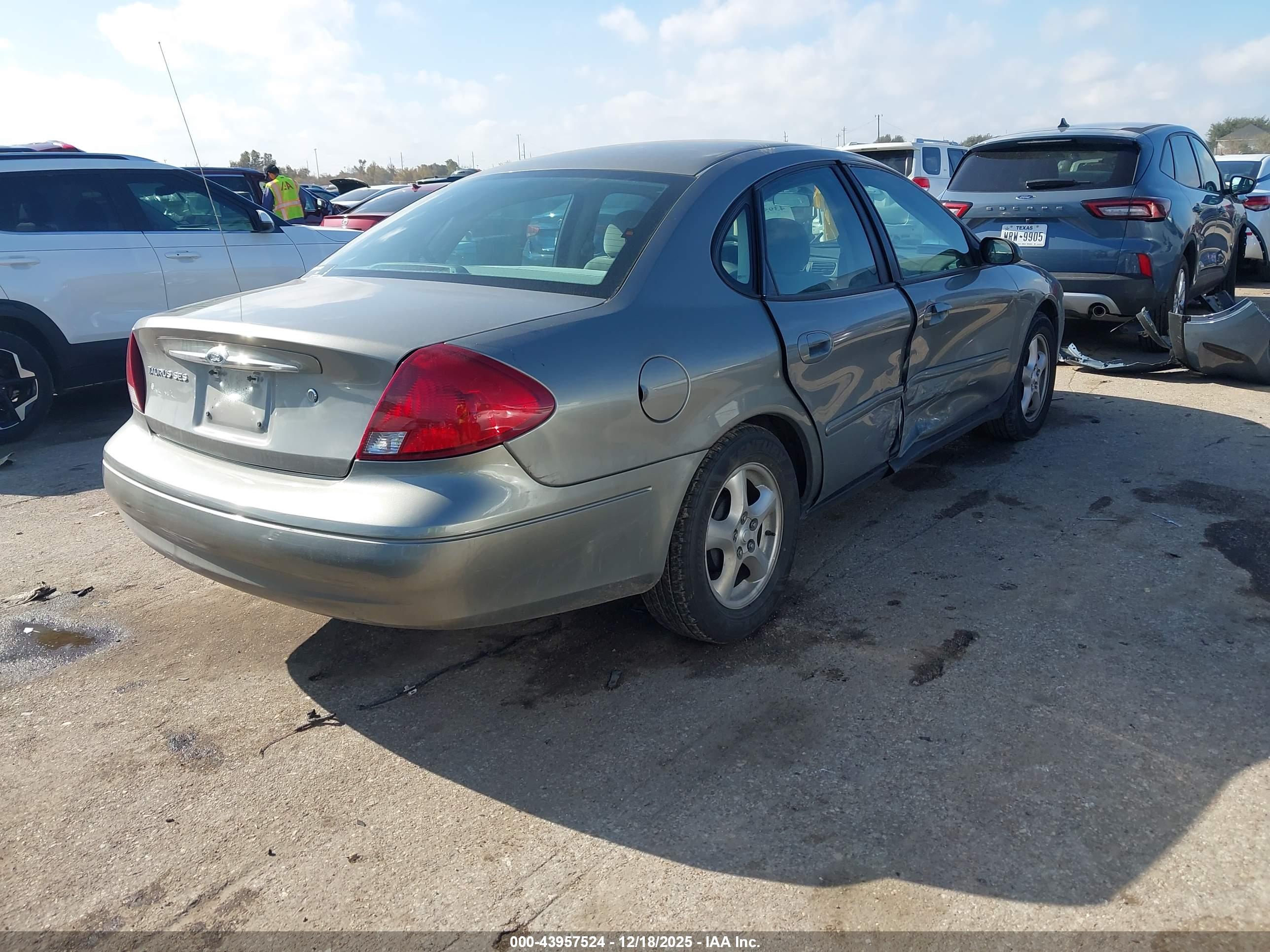 FORD TAURUS image 4