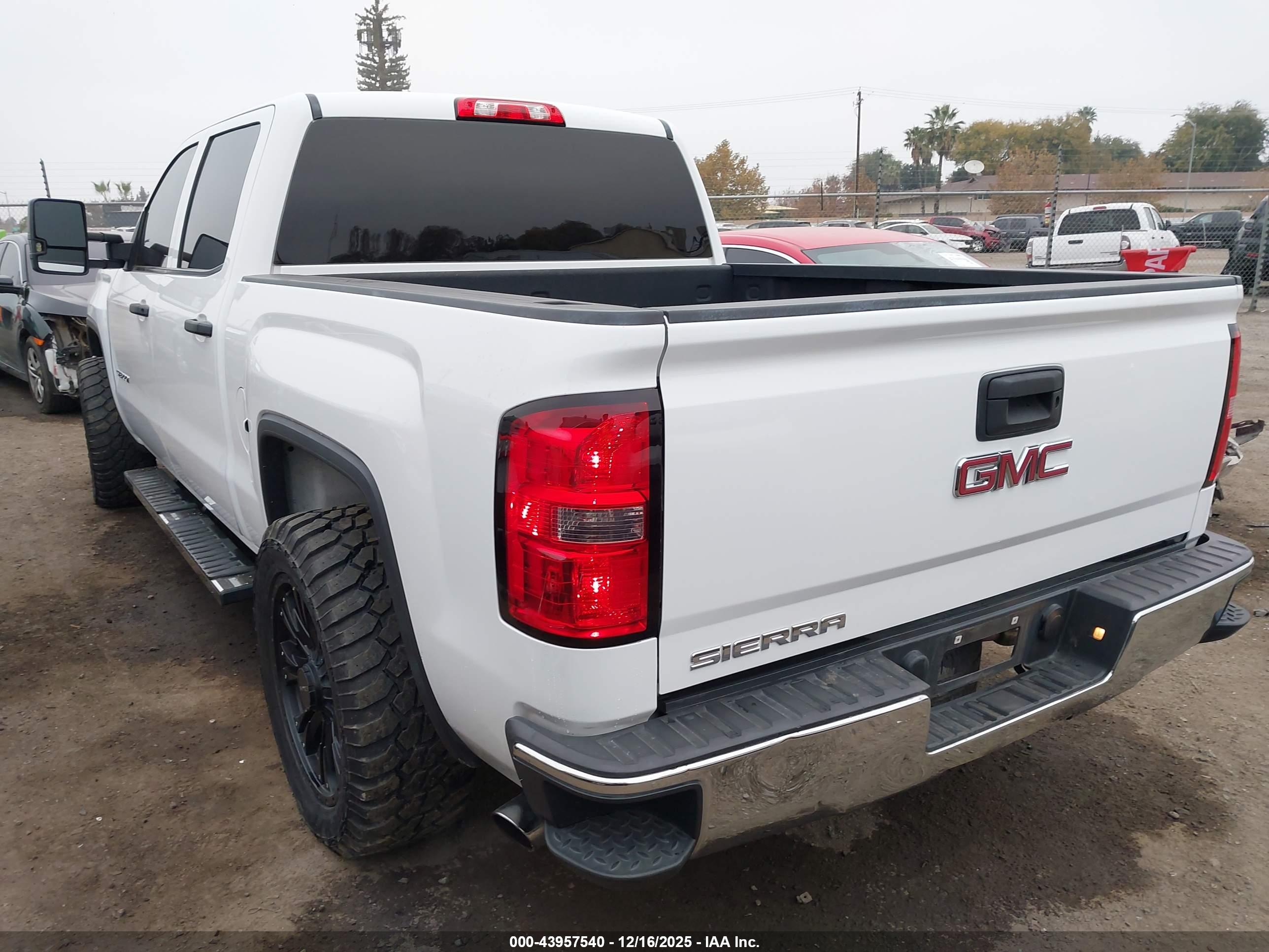GMC SIERRA image 3