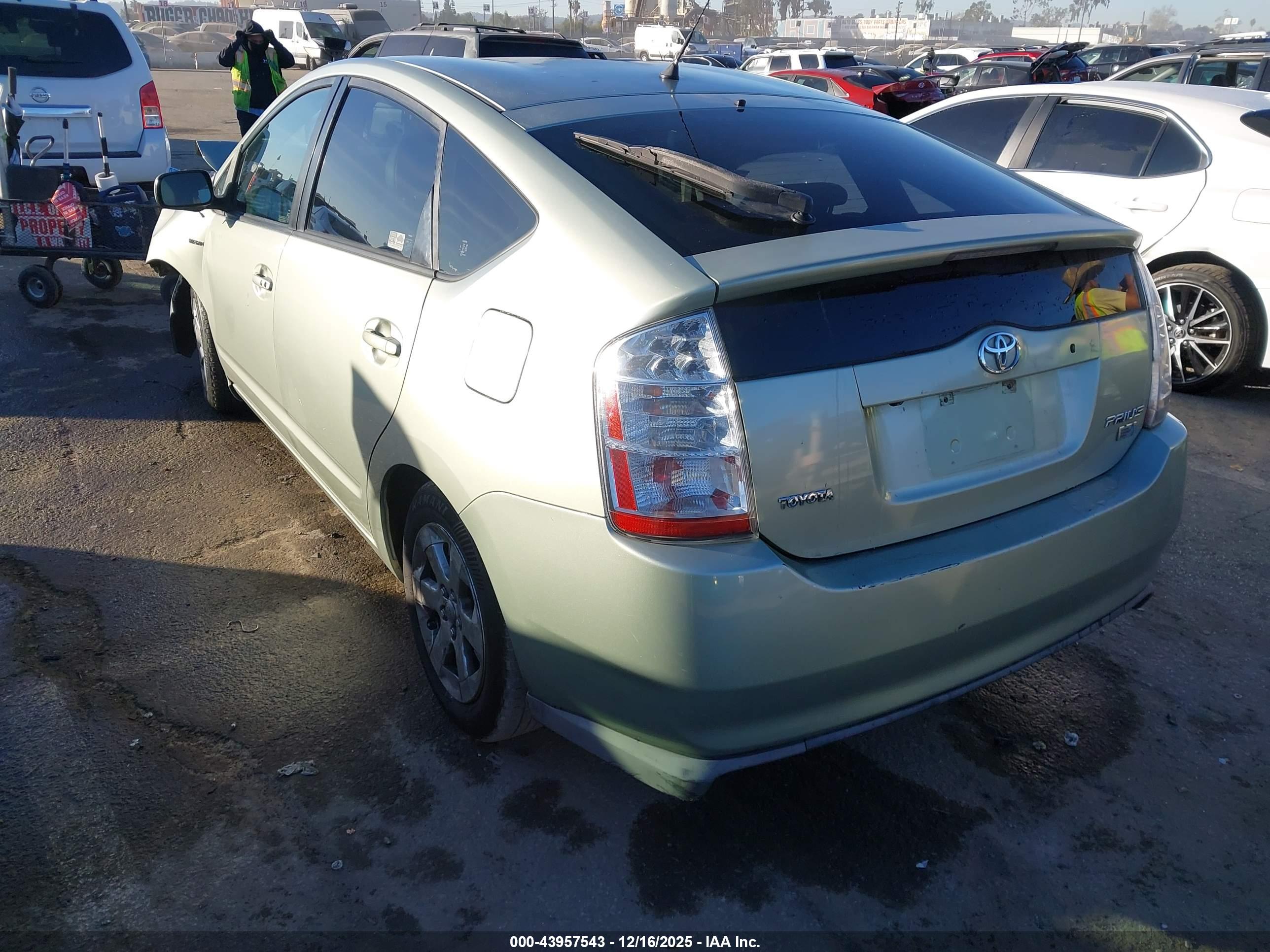 TOYOTA PRIUS image 3