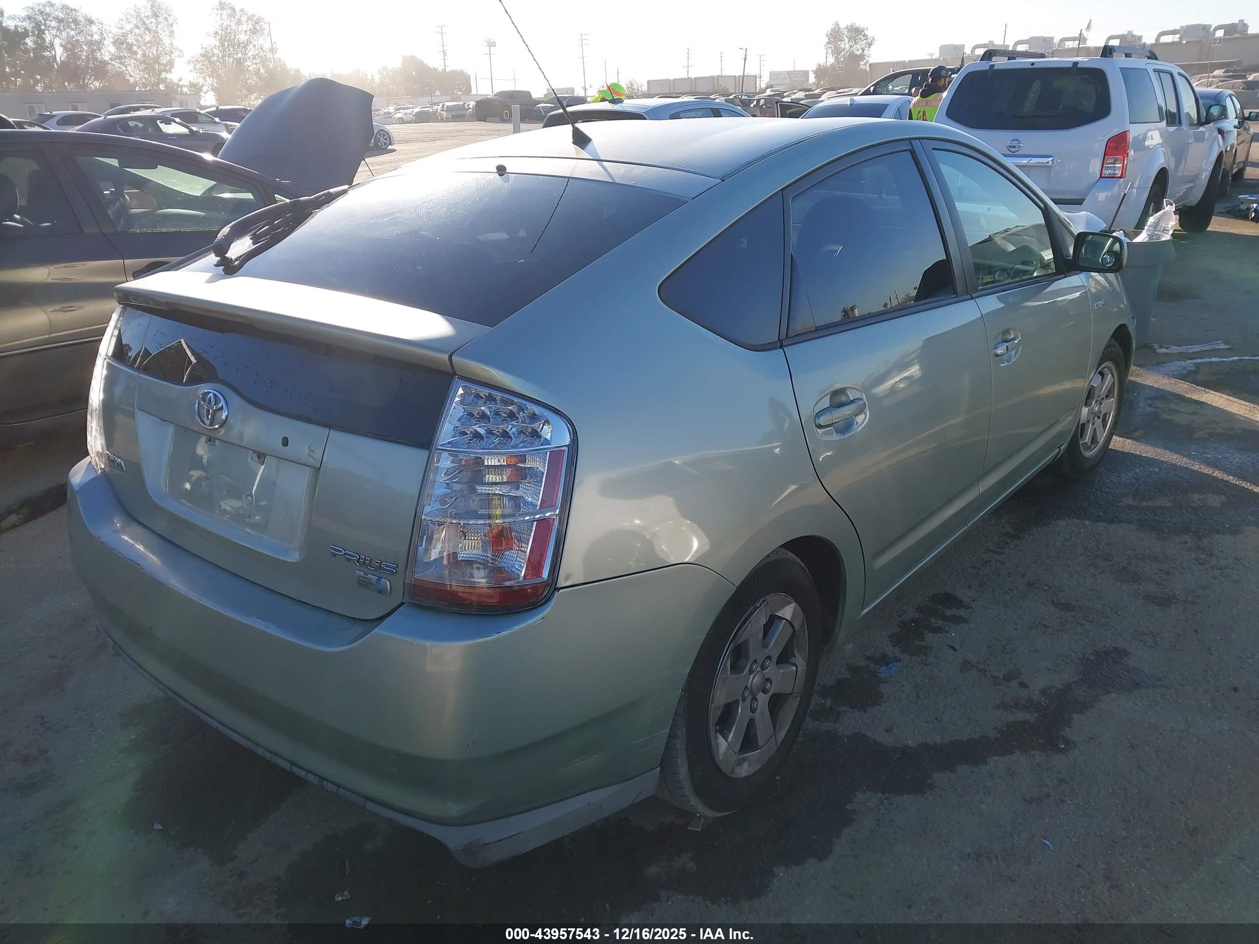TOYOTA PRIUS image 4
