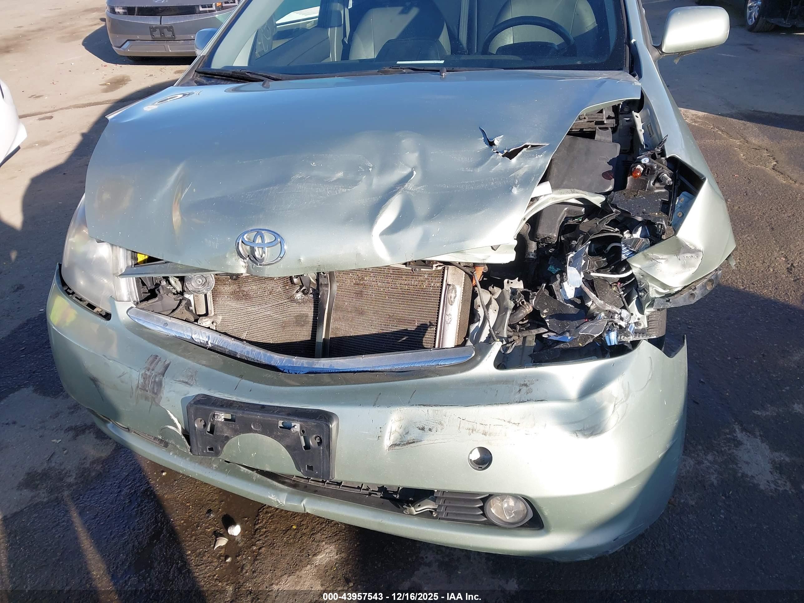 TOYOTA PRIUS image 6