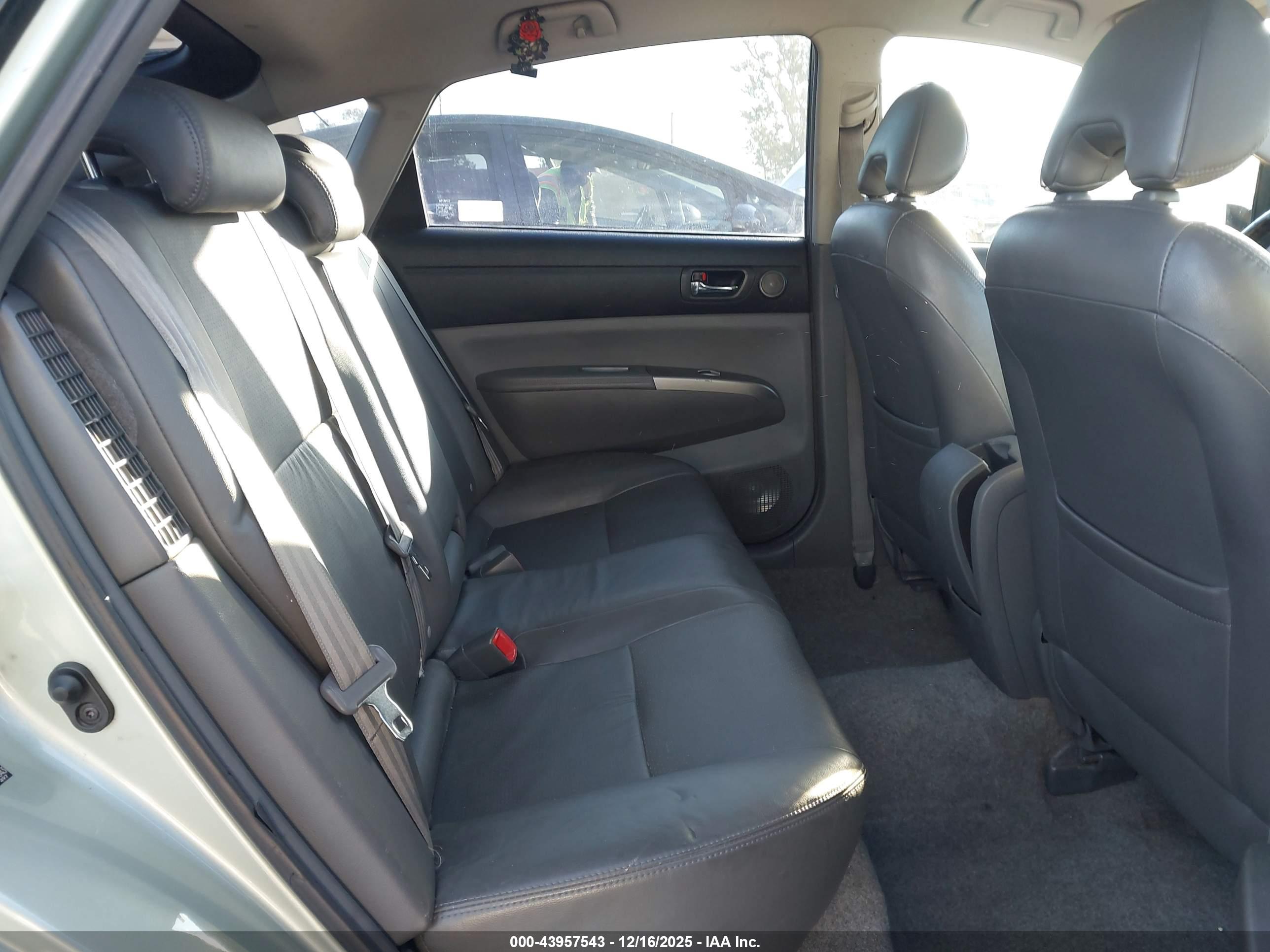 TOYOTA PRIUS image 8