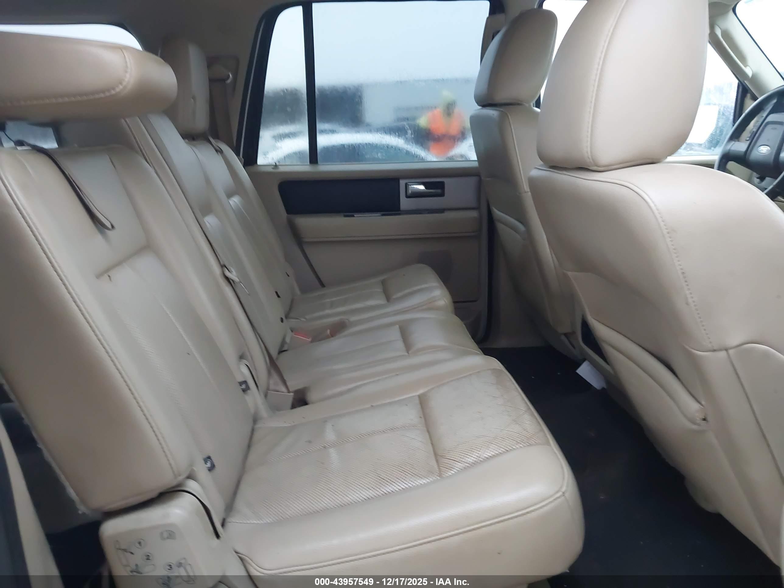 FORD EXPEDITION image 8