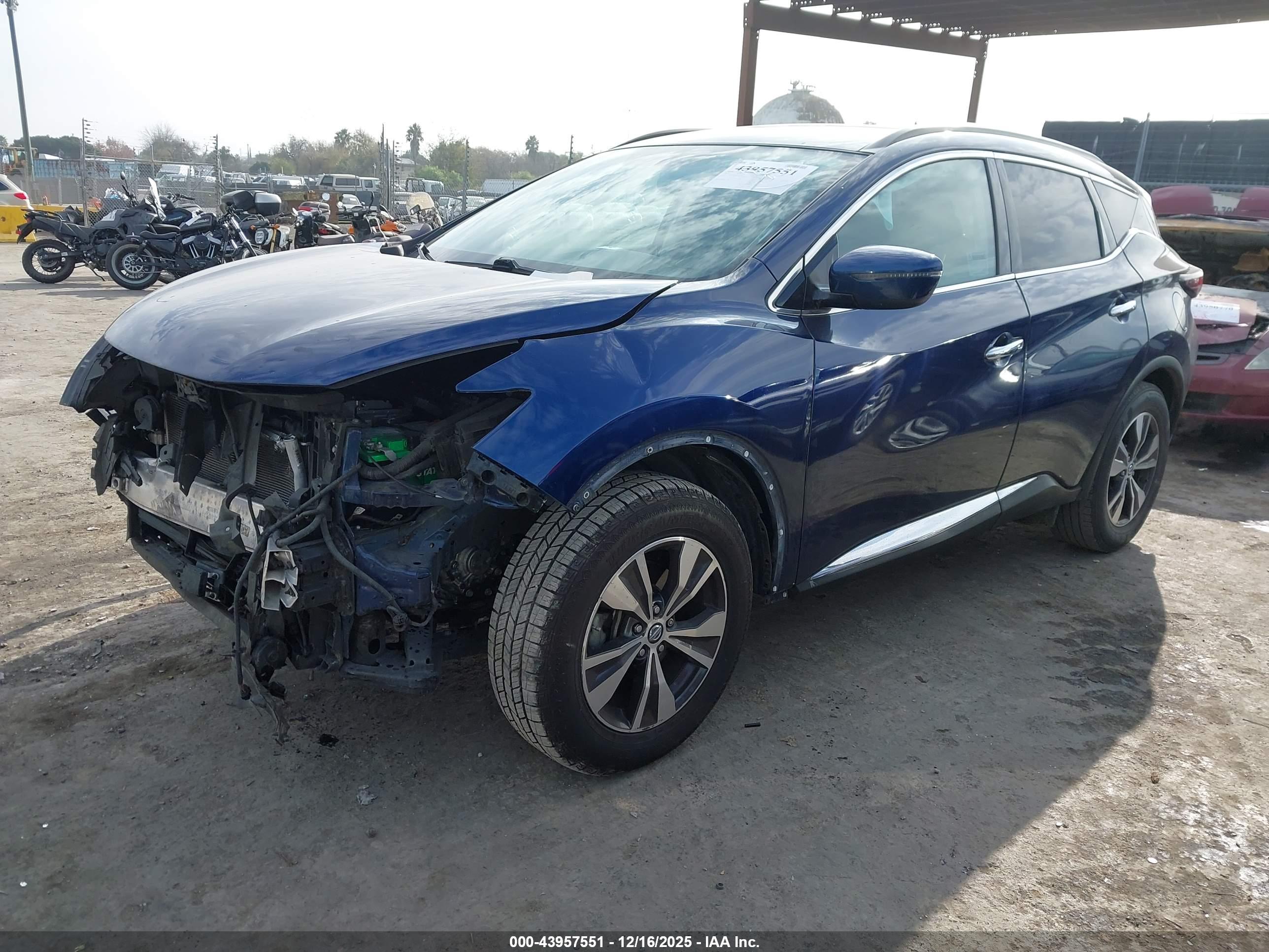 NISSAN MURANO image 2