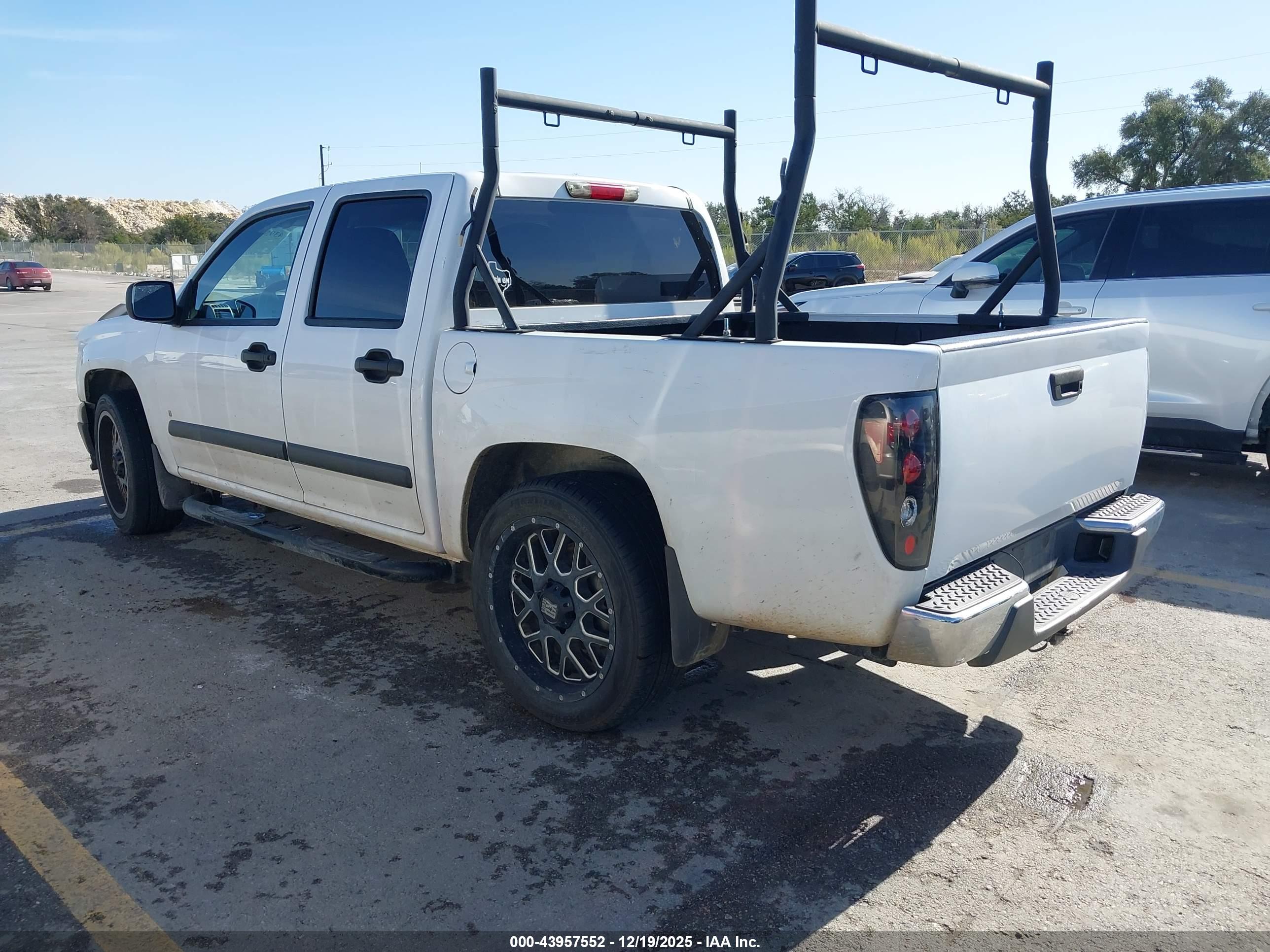 CHEVROLET COLORADO image 3