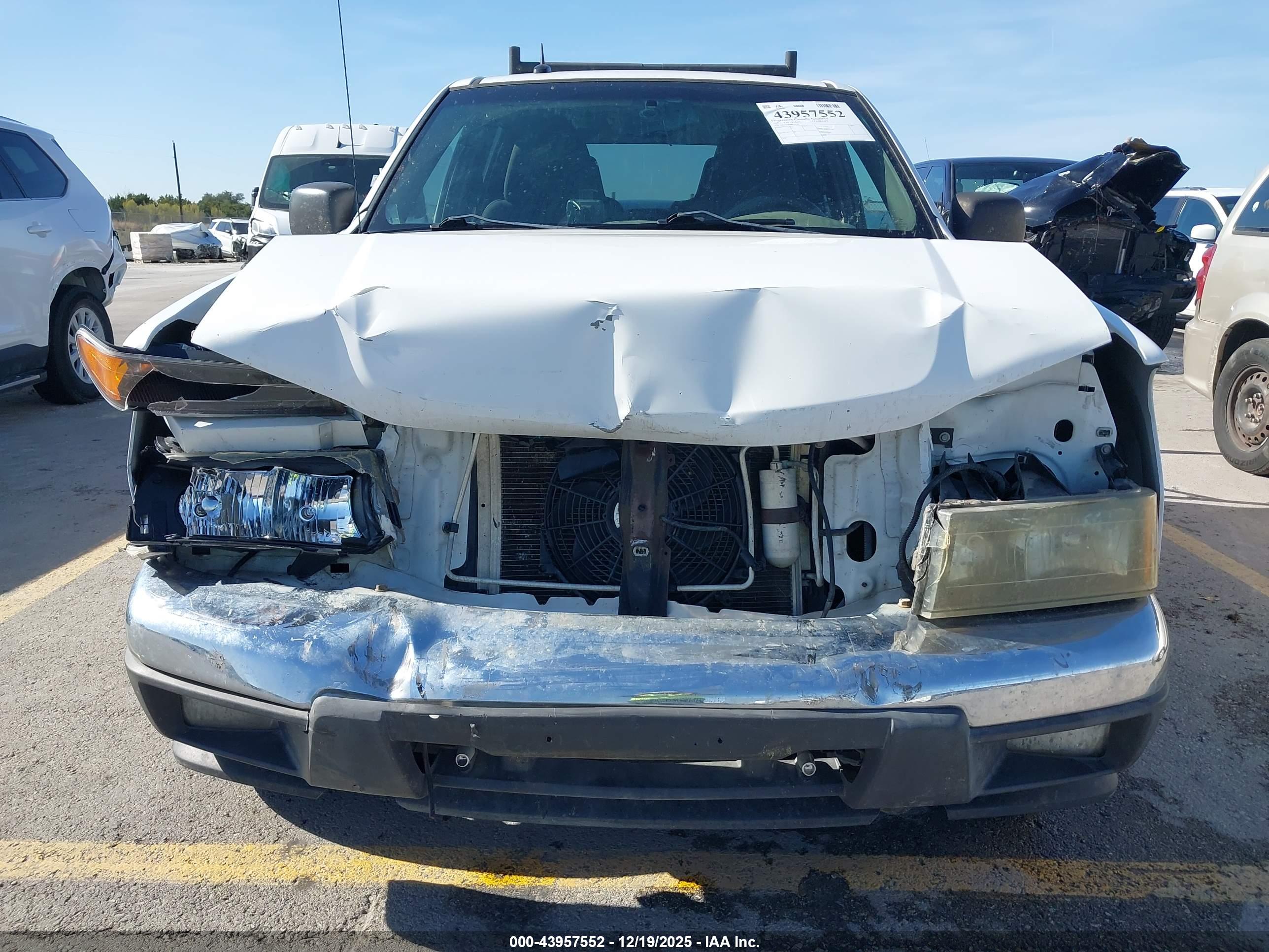 CHEVROLET COLORADO image 6