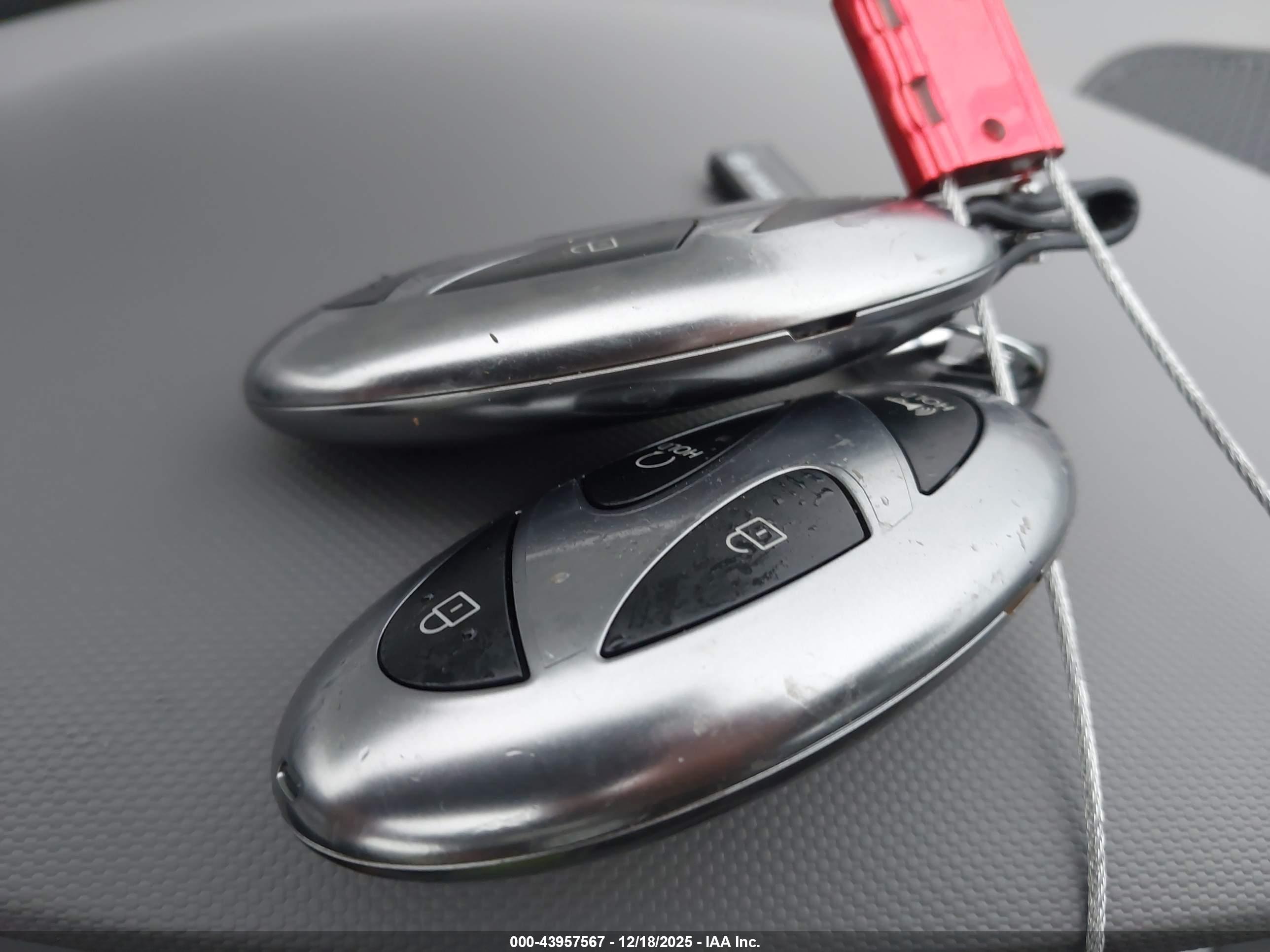 HYUNDAI ELANTRA image 11